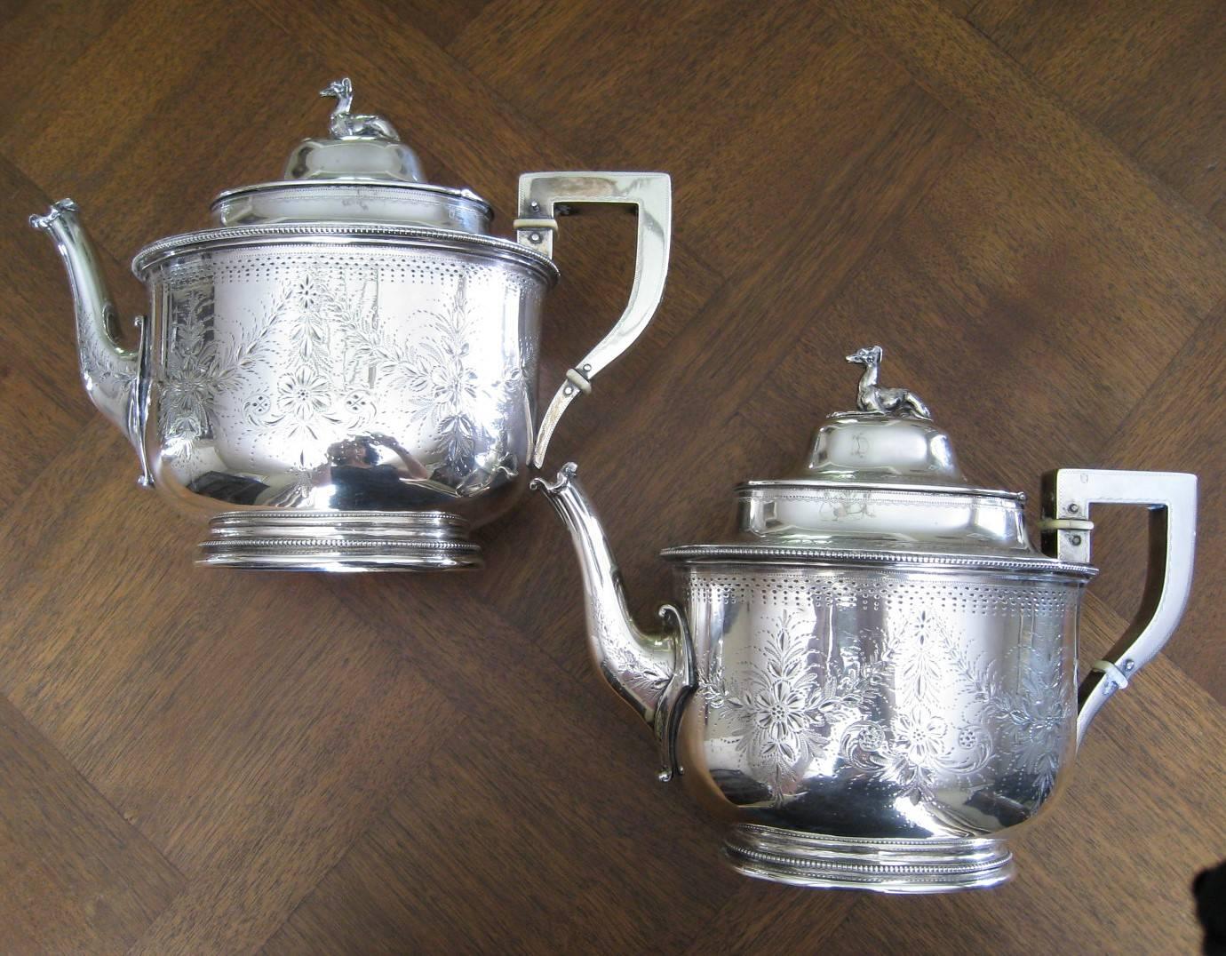 Siebenteiliges Rogers & Wendt Münzsilber-Teeservice Plus Tablett mit Windhund-Endstücken (amerikanisch) im Angebot