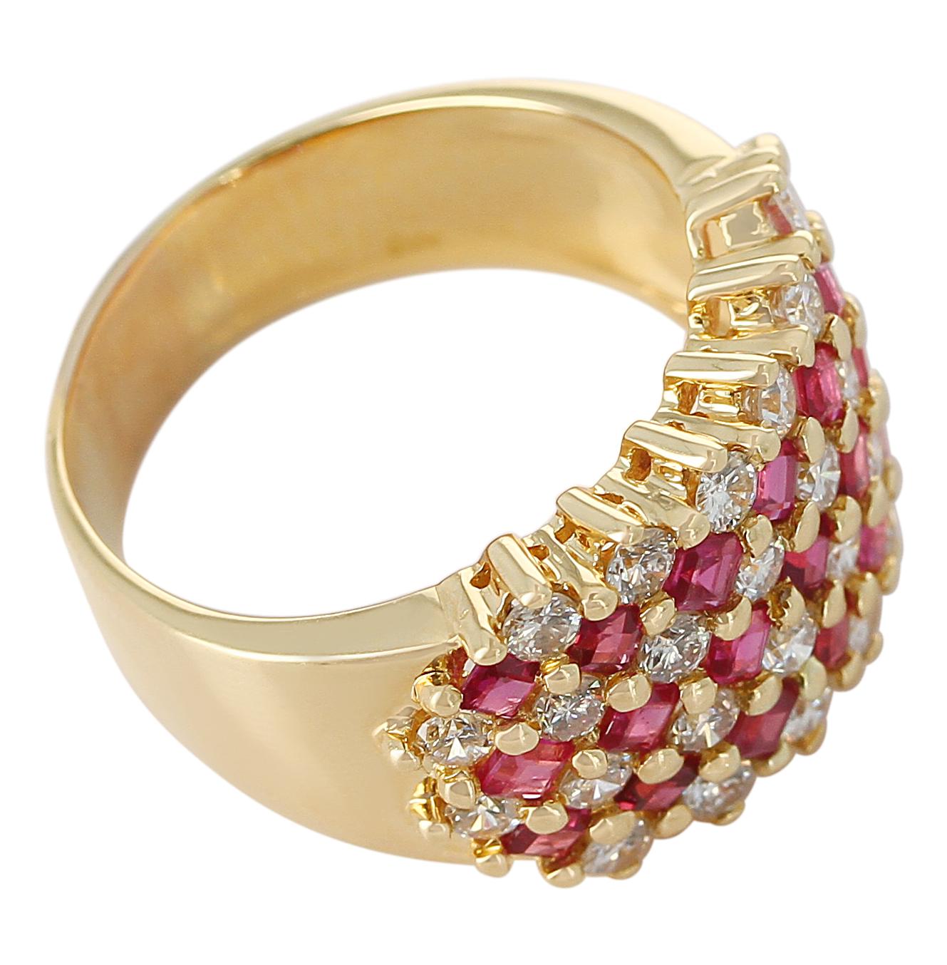 Seven Row-Patterned Ruby and Diamond Ring, 18 Karat Yellow Gold In Excellent Condition For Sale In New York, NY
