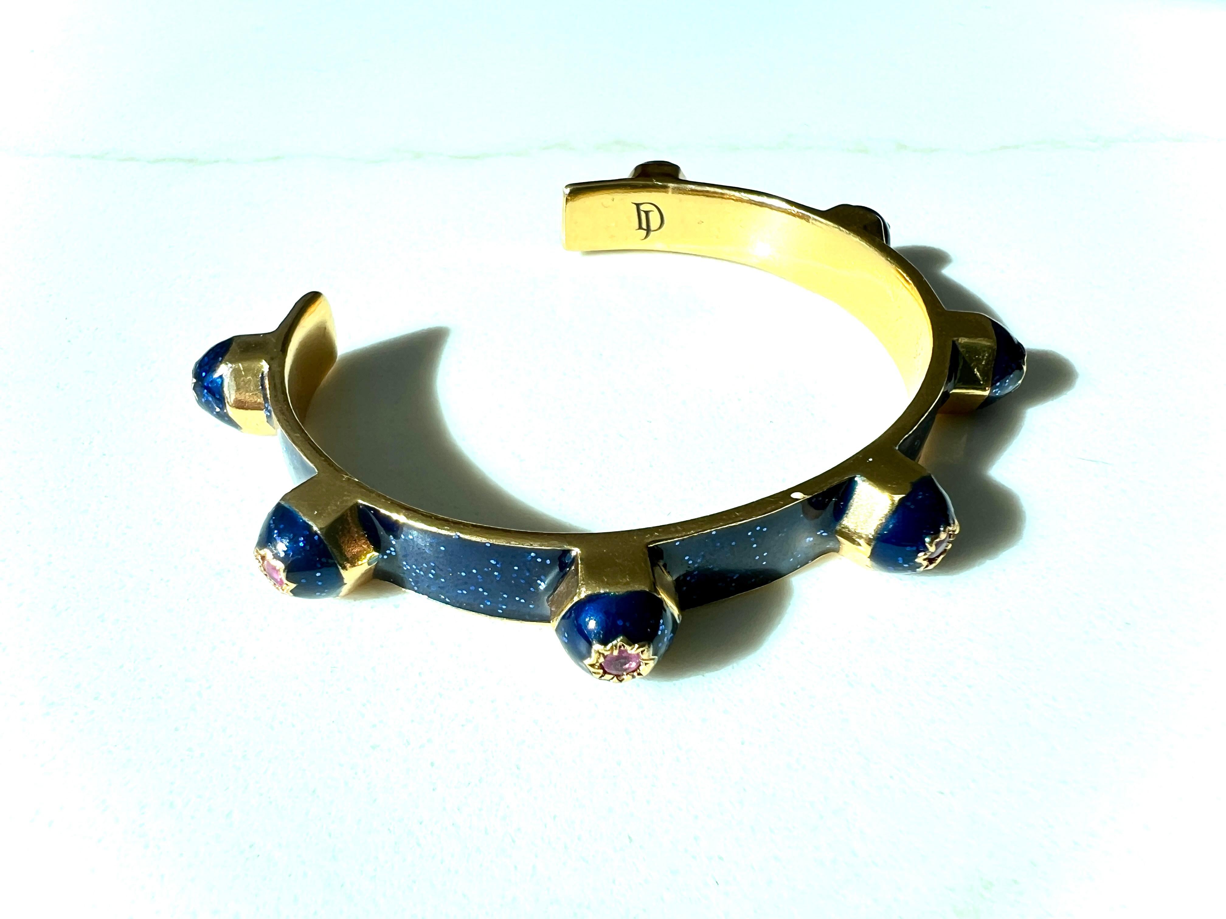 Bracelet manchette fantaisie en émail bleu avec rubis en vente 4