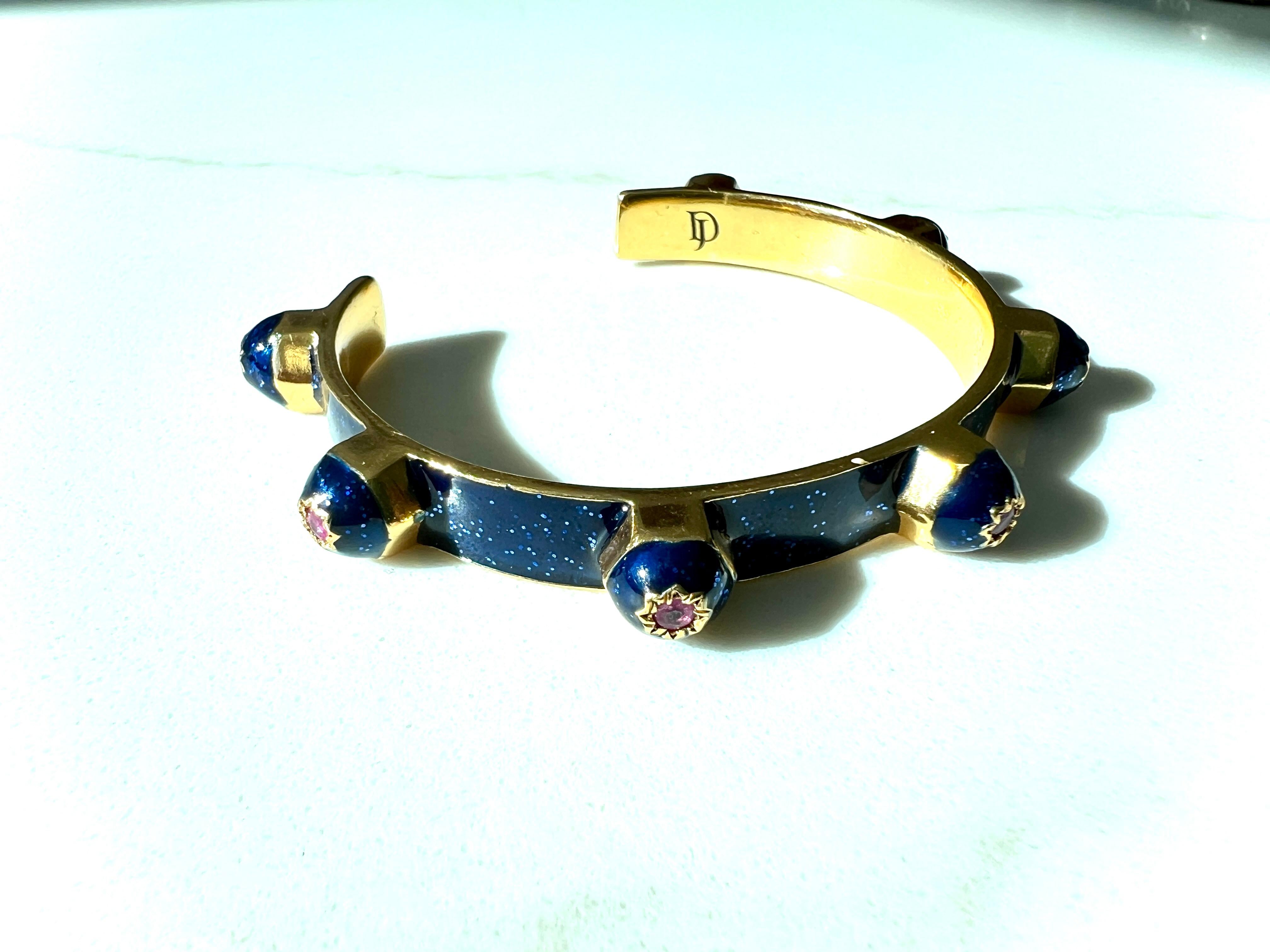 Bracelet manchette fantaisie en émail bleu avec rubis en vente 6