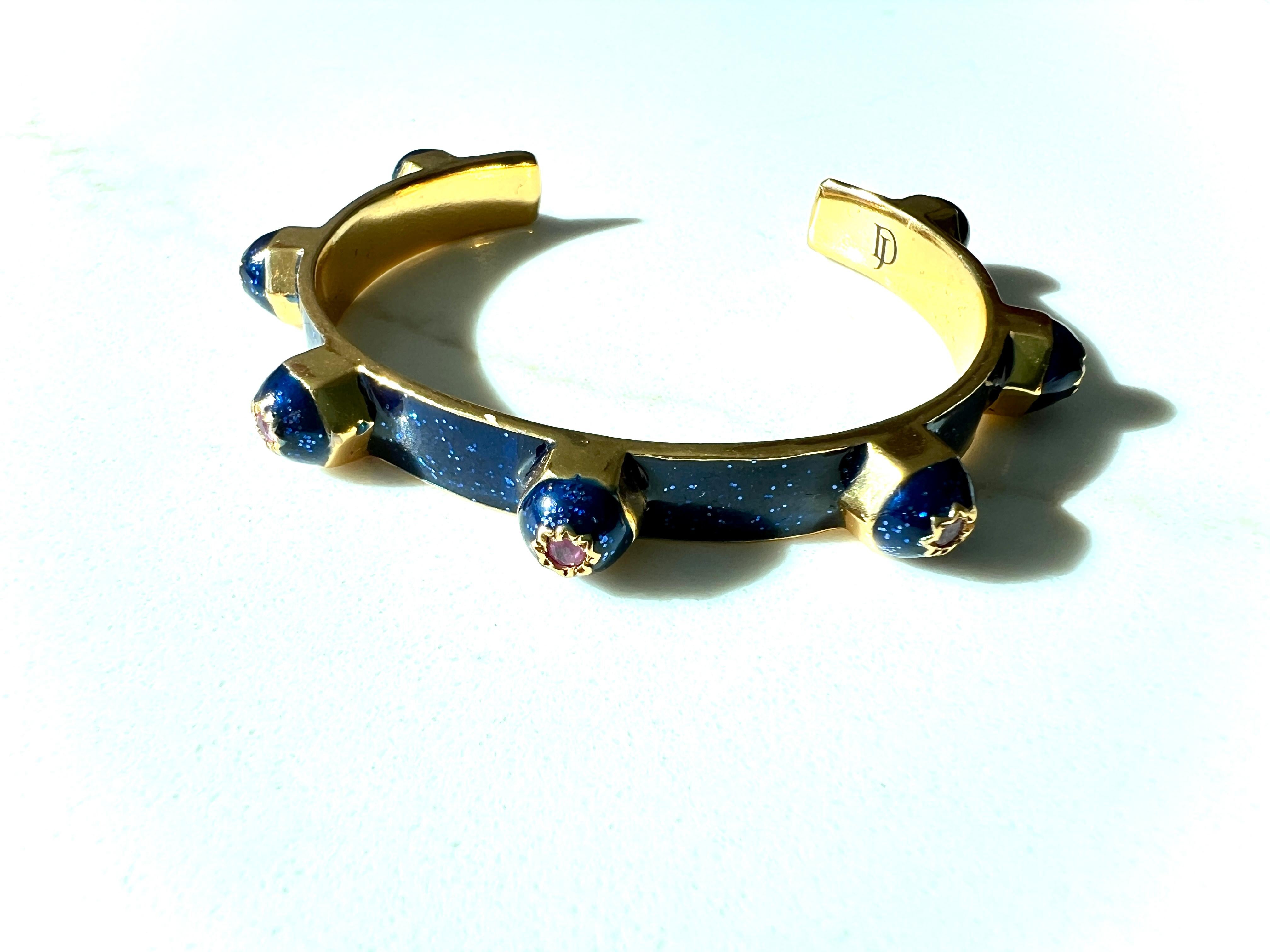 Bracelet manchette fantaisie en émail bleu avec rubis Pour femmes en vente