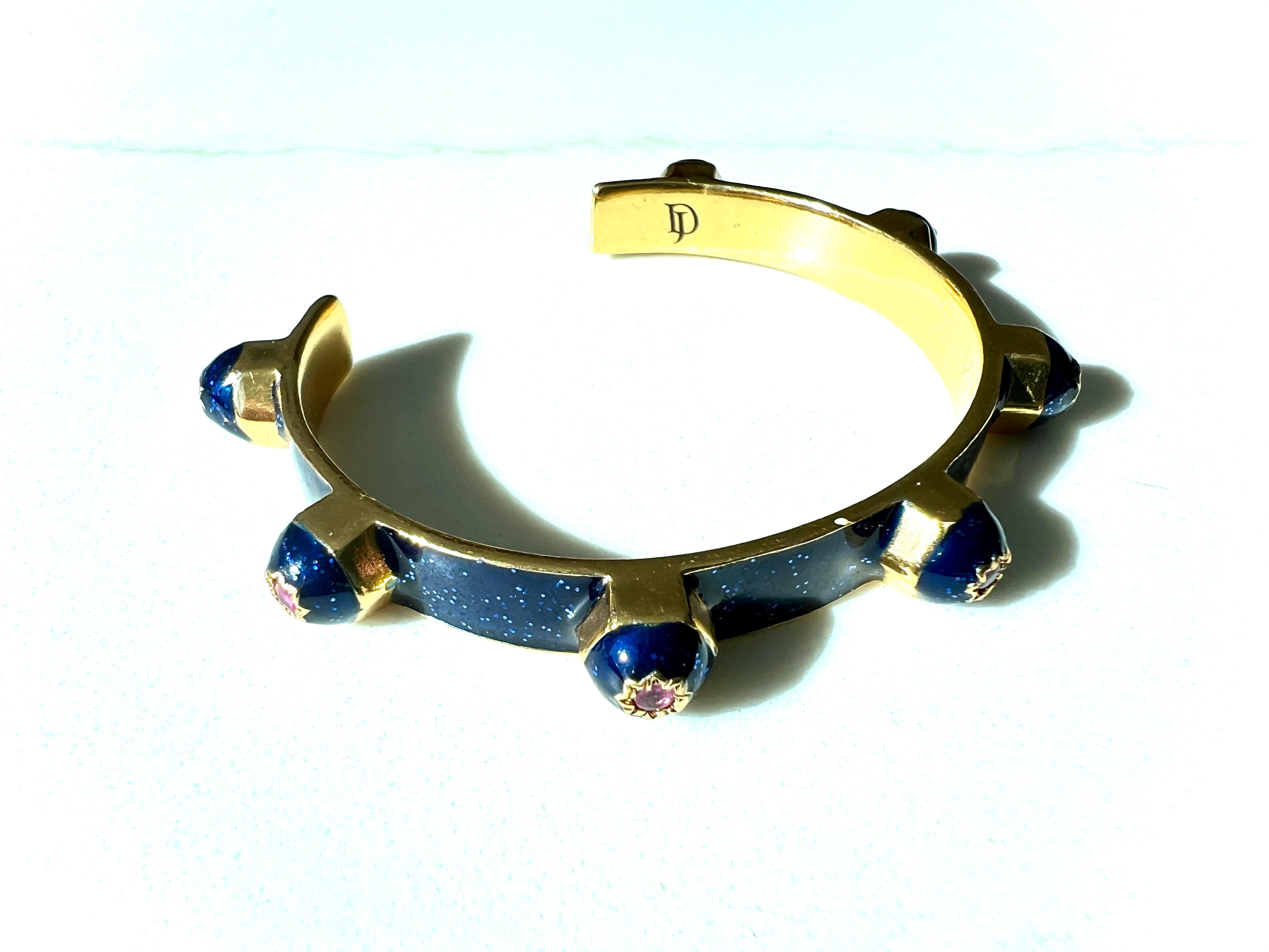 Bracelet manchette fantaisie en émail bleu avec rubis en vente 3