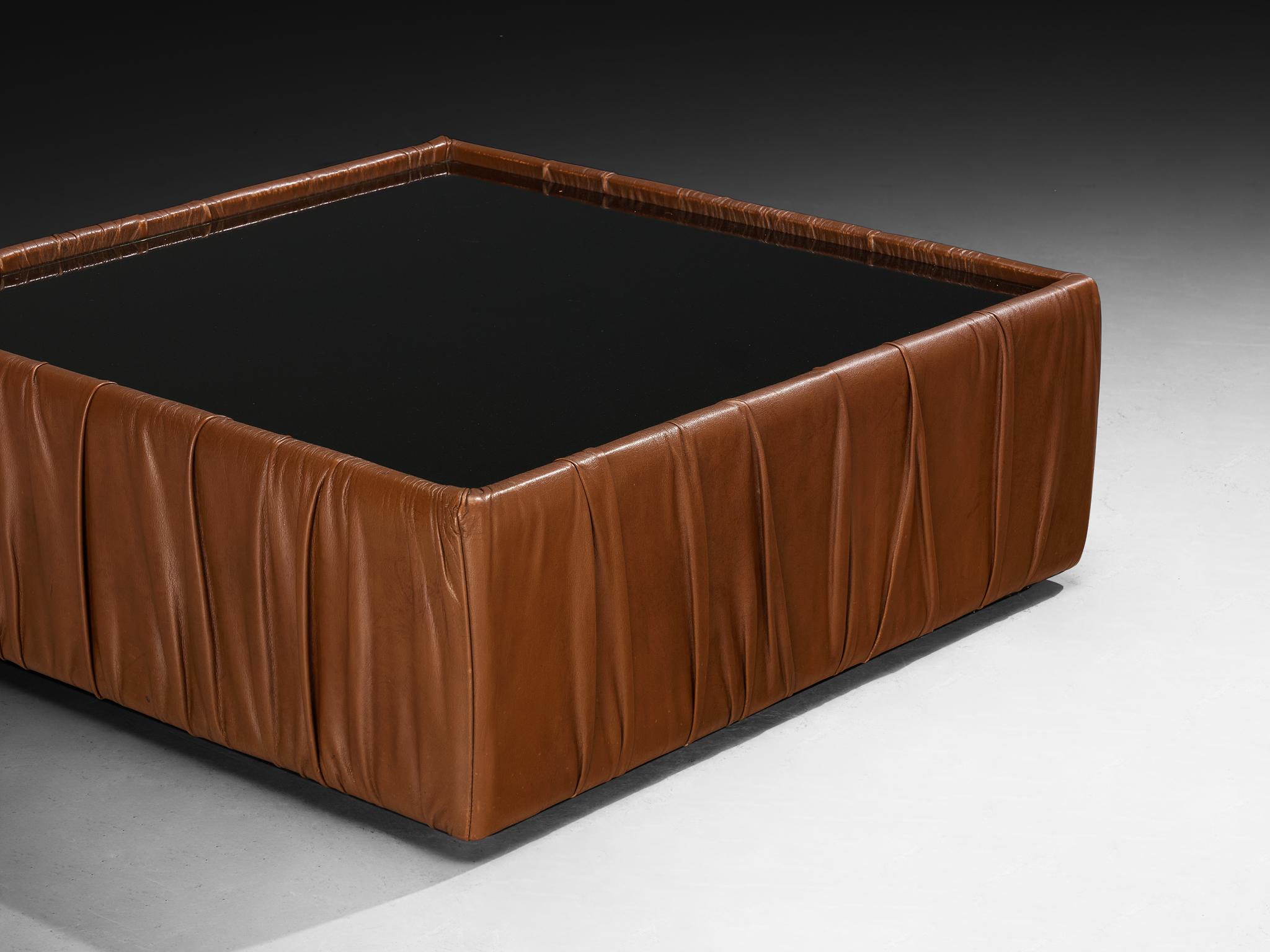Post-Modern Seven Salotti Italian Coffee Table in Brown Leather and Black Glass For Sale