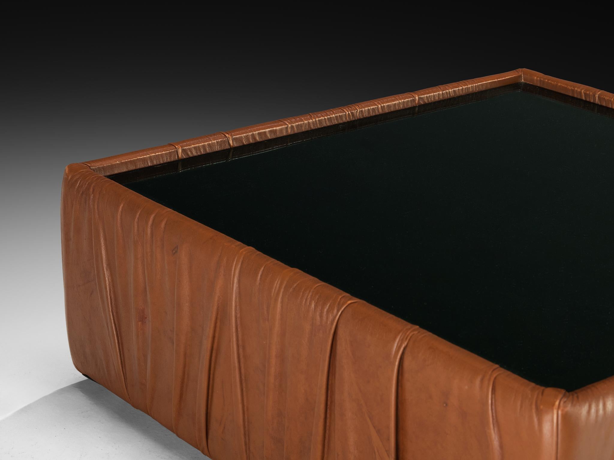Seven Salotti Italian Coffee Table in Brown Leather and Black Glass In Good Condition For Sale In Waalwijk, NL