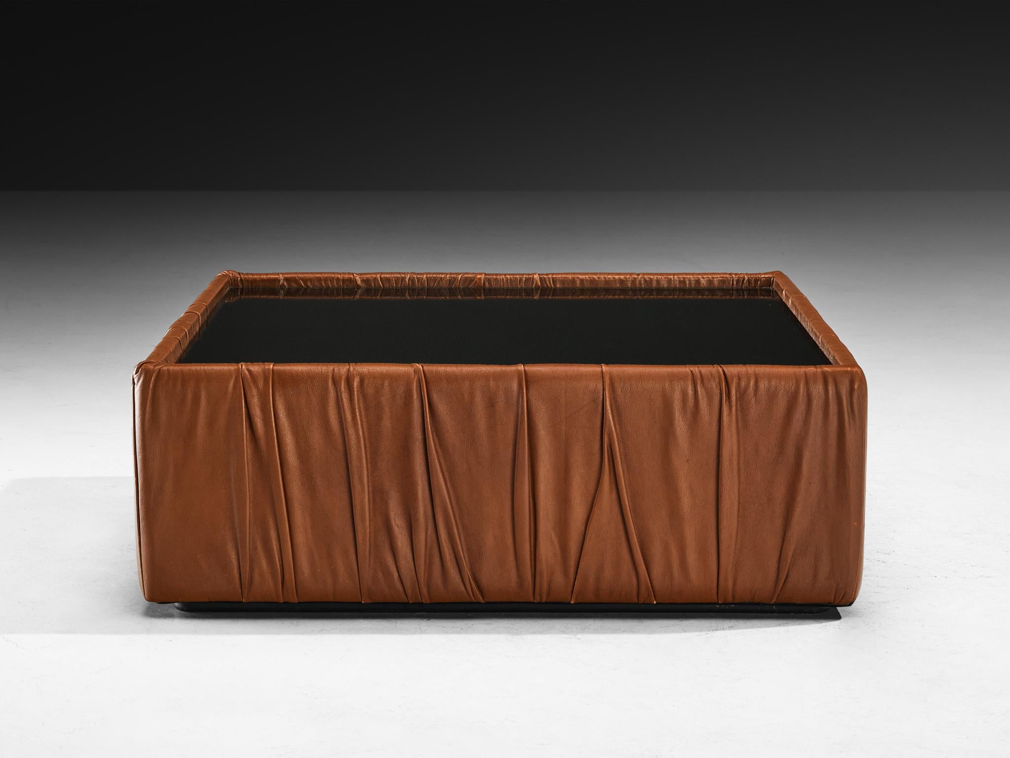 Seven Salotti Italian Coffee Table in Brown Leather and Black Glass For Sale 1
