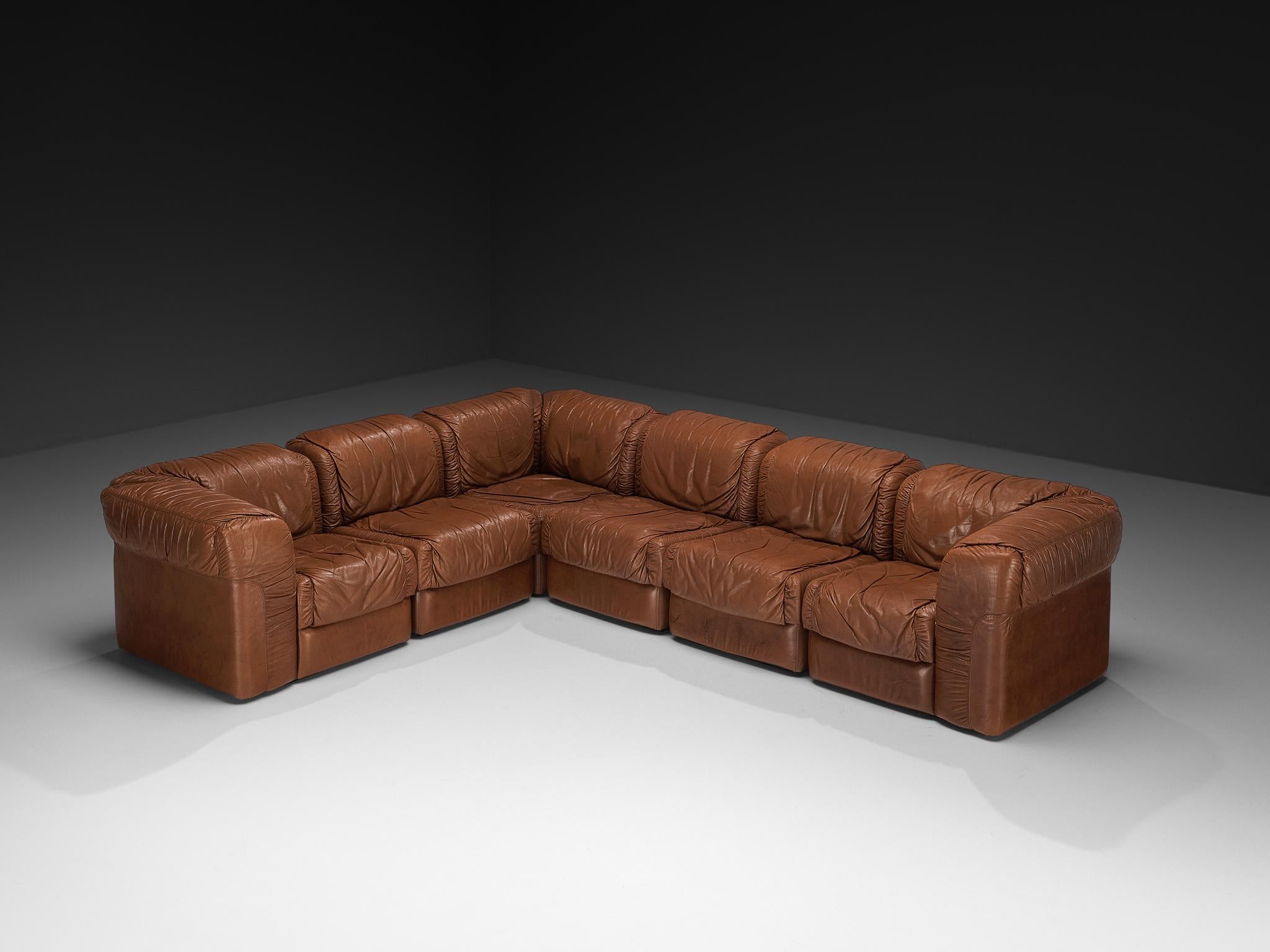 Sofá modular Seven Salotti de piel color coñac finales del siglo XX en venta