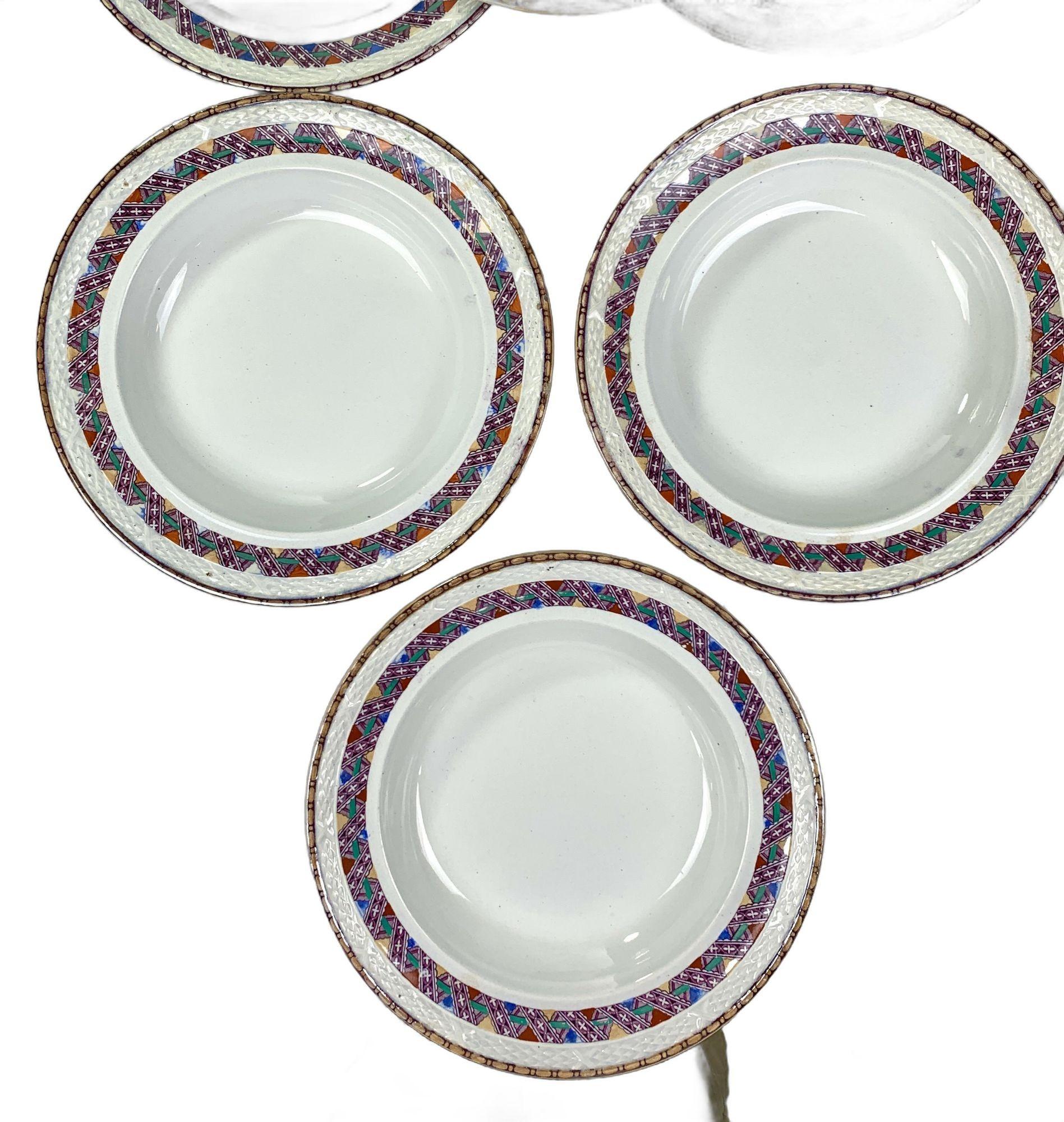 Sette grandi ciotole per zuppa ispirate al plaid scozzese, Inghilterra, circa 1870 In condizioni ottime in vendita a Katonah, NY