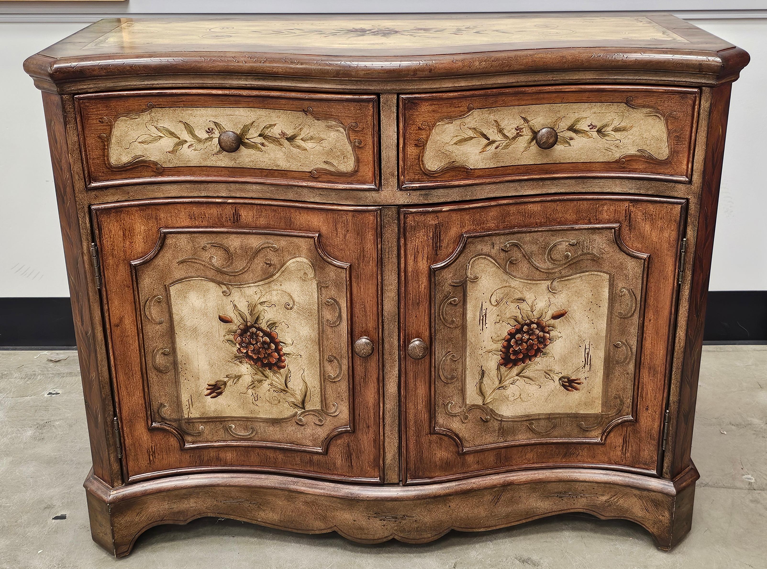 Seven Seas by Hooker Furniture Armadio a cassettoni con decorazioni floreali in legno di frutta in vendita 4