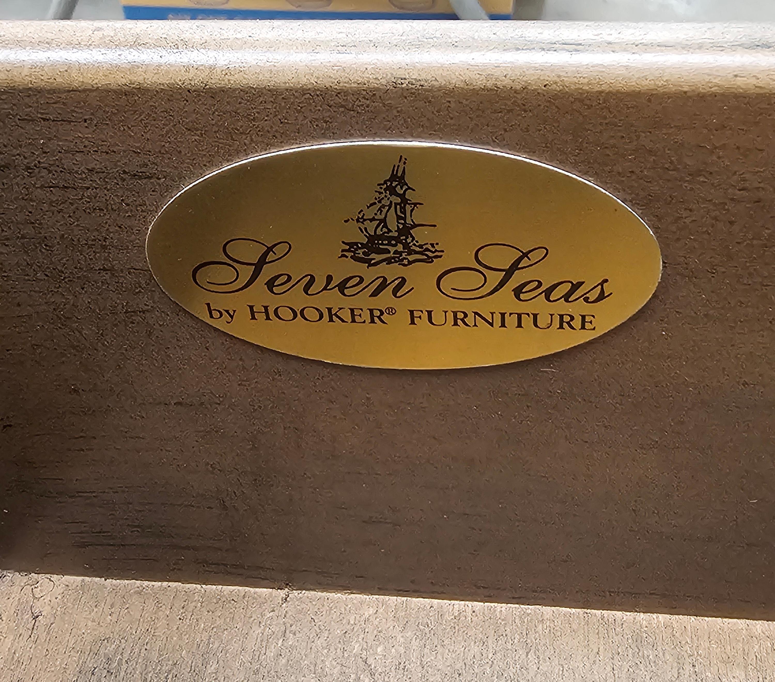 Seven Seas by Hooker Furniture Armadio a cassettoni con decorazioni floreali in legno di frutta in vendita 5