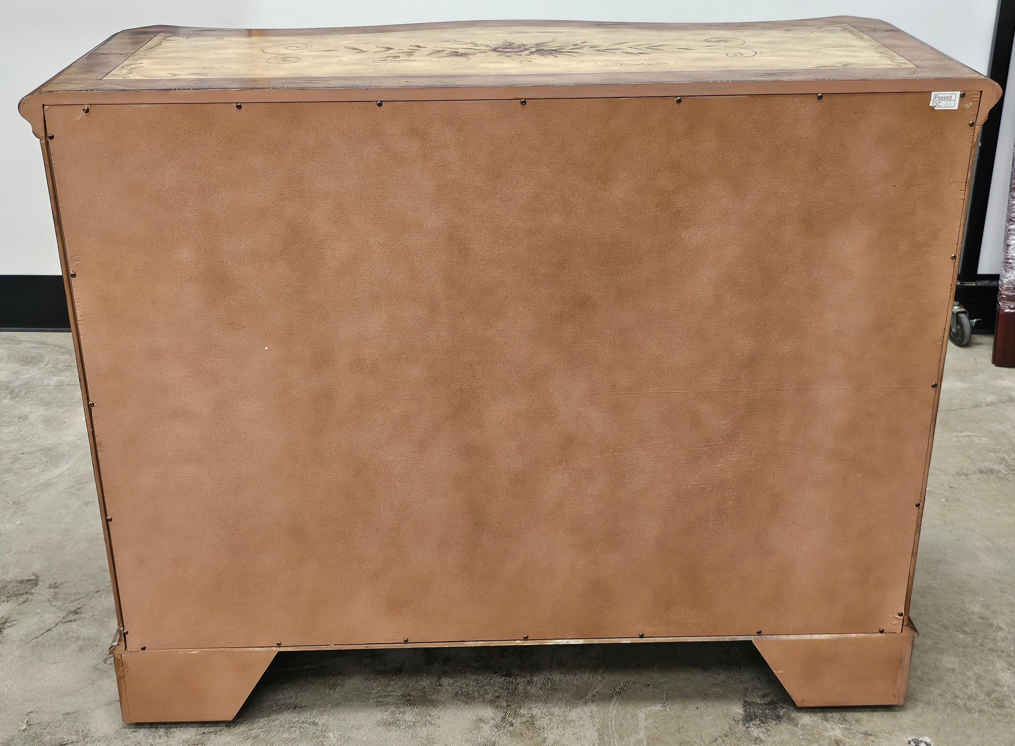 Seven Seas by Hooker Furniture Armadio a cassettoni con decorazioni floreali in legno di frutta in vendita 7