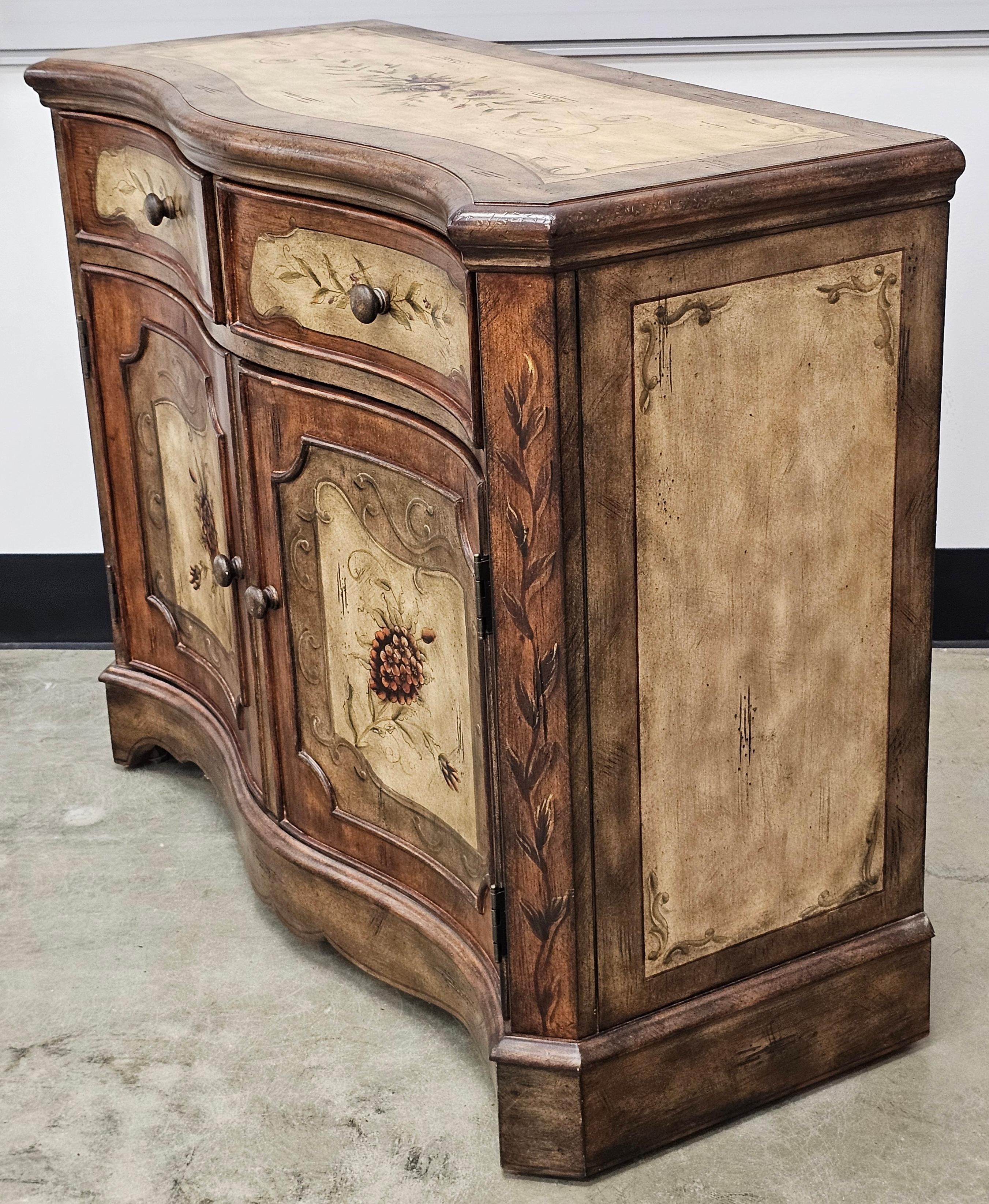 XXI secolo e contemporaneo Seven Seas by Hooker Furniture Armadio a cassettoni con decorazioni floreali in legno di frutta in vendita
