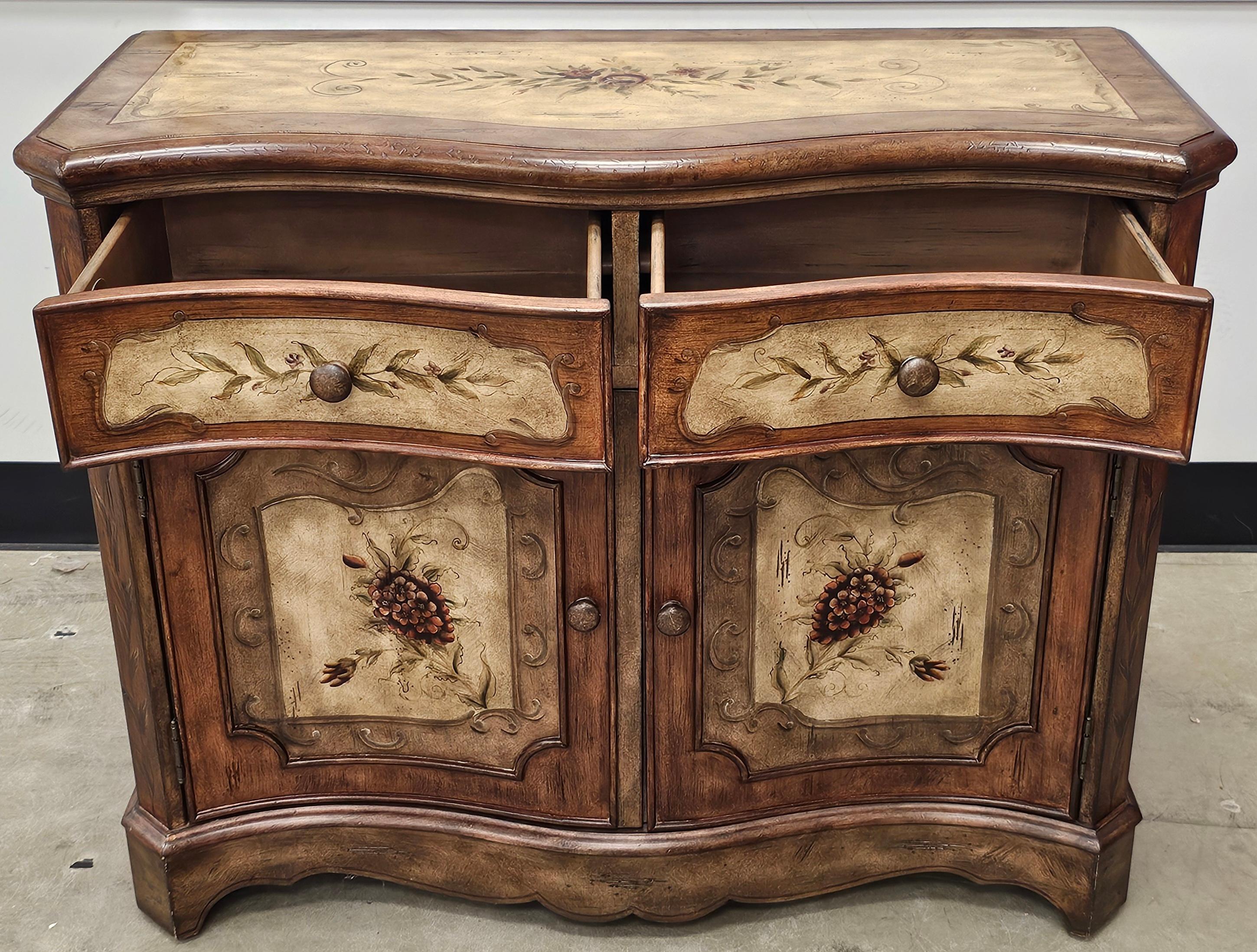 Seven Seas by Hooker Furniture Armadio a cassettoni con decorazioni floreali in legno di frutta in vendita 1