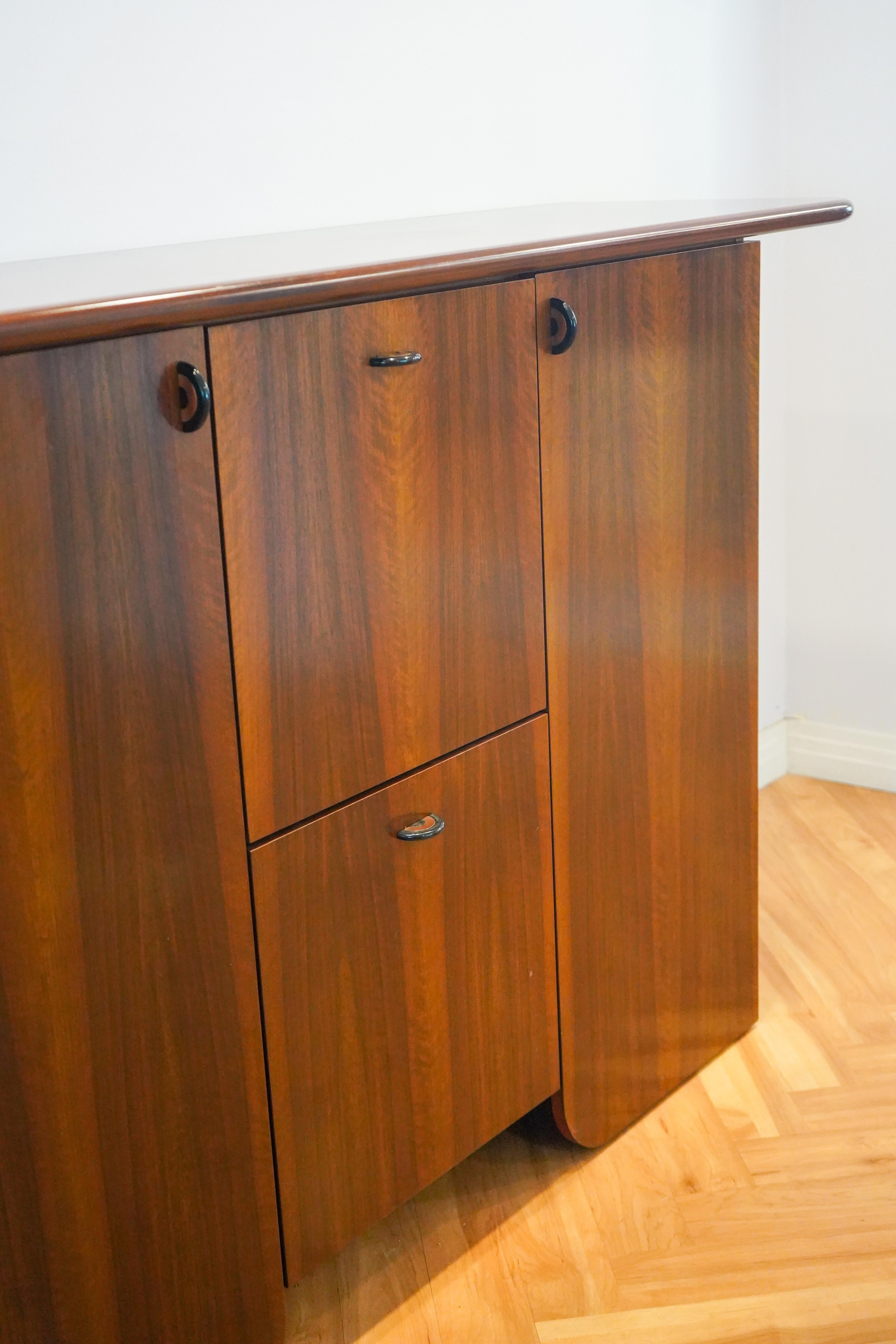 “Seven” Series Dry Bar by Luigi Saccardo for Gasparello in Italian Walnut, 1970s For Sale 8
