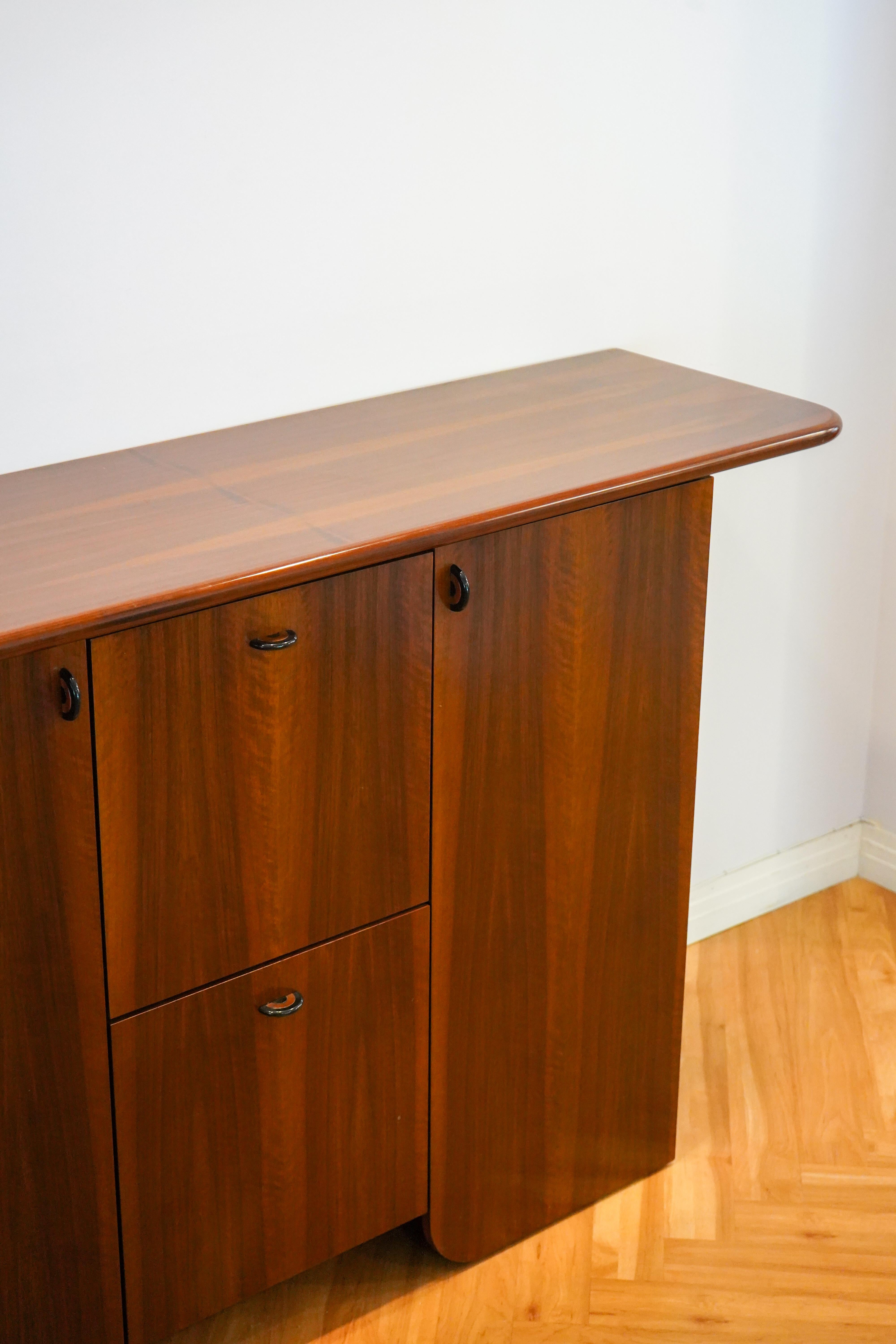 1970s “Seven” Dry bar designed by Luigi Saccardo and produced by Italian manufacturer Gasparello in stunning Italian Walnut. Replete with plenty of storage and oozing all of the class and sex-appeal you’d expect from a quintessential 1970s Italian