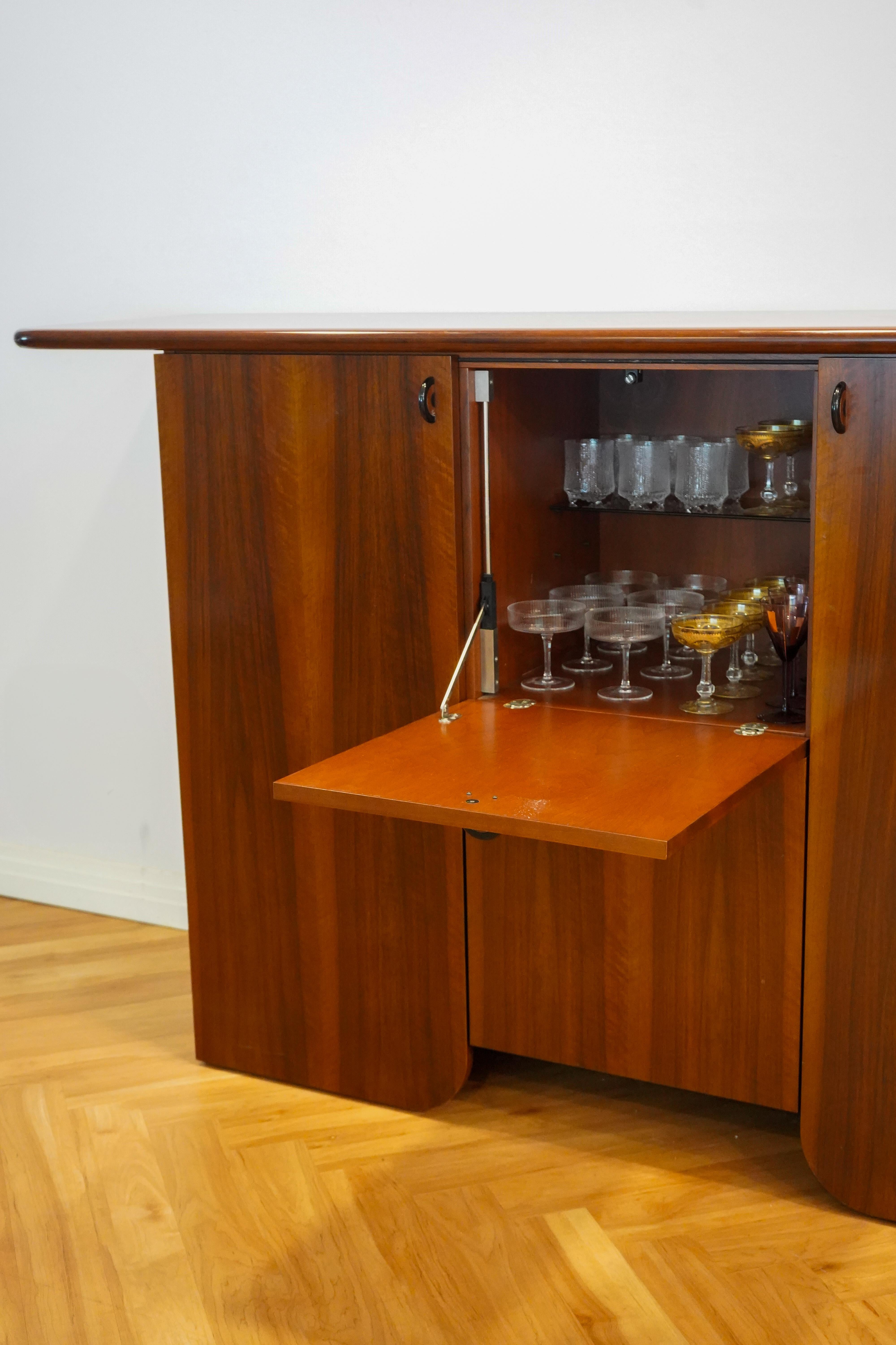 “Seven” Series Dry Bar by Luigi Saccardo for Gasparello in Italian Walnut, 1970s For Sale 1