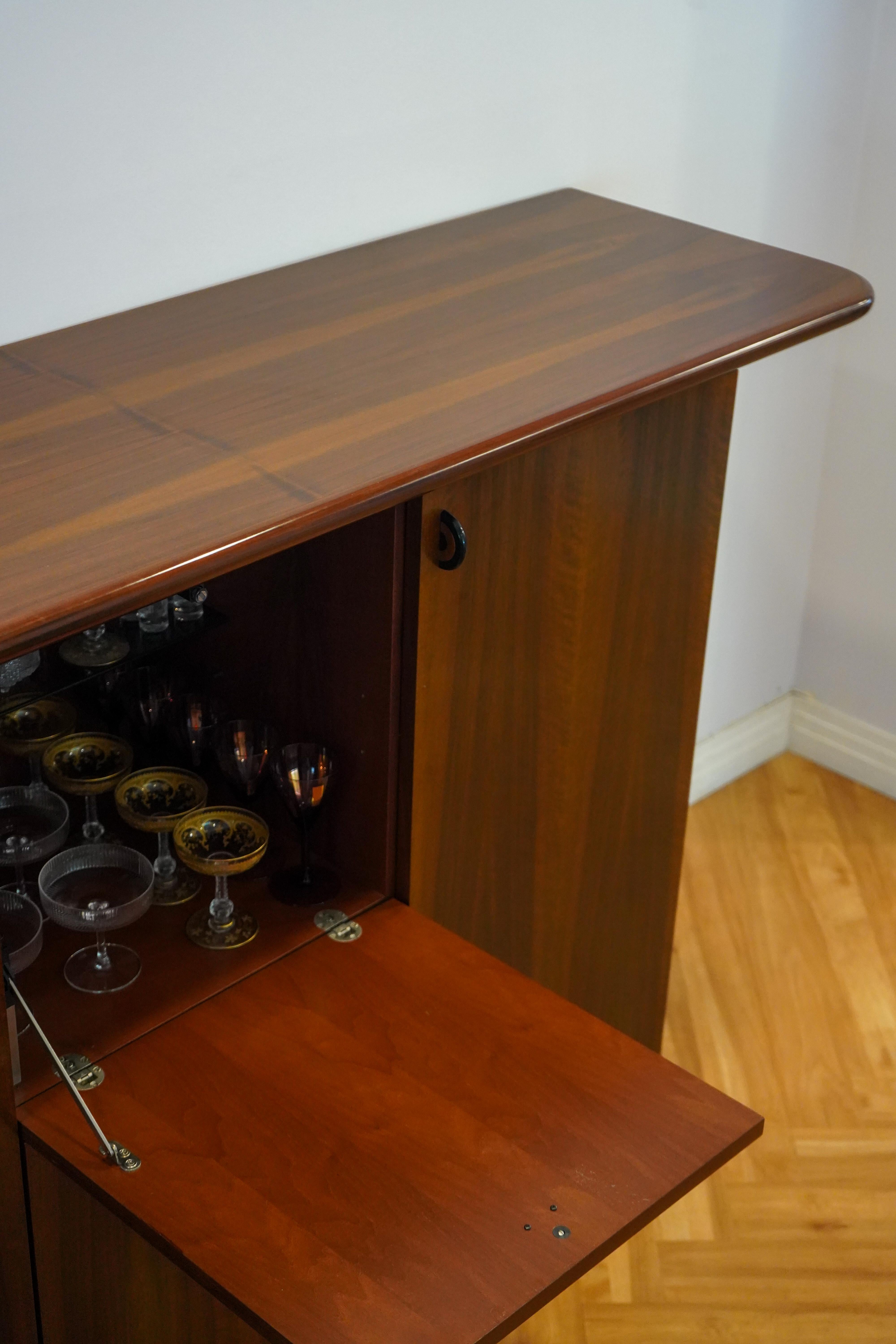 “Seven” Series Dry Bar by Luigi Saccardo for Gasparello in Italian Walnut, 1970s For Sale 2