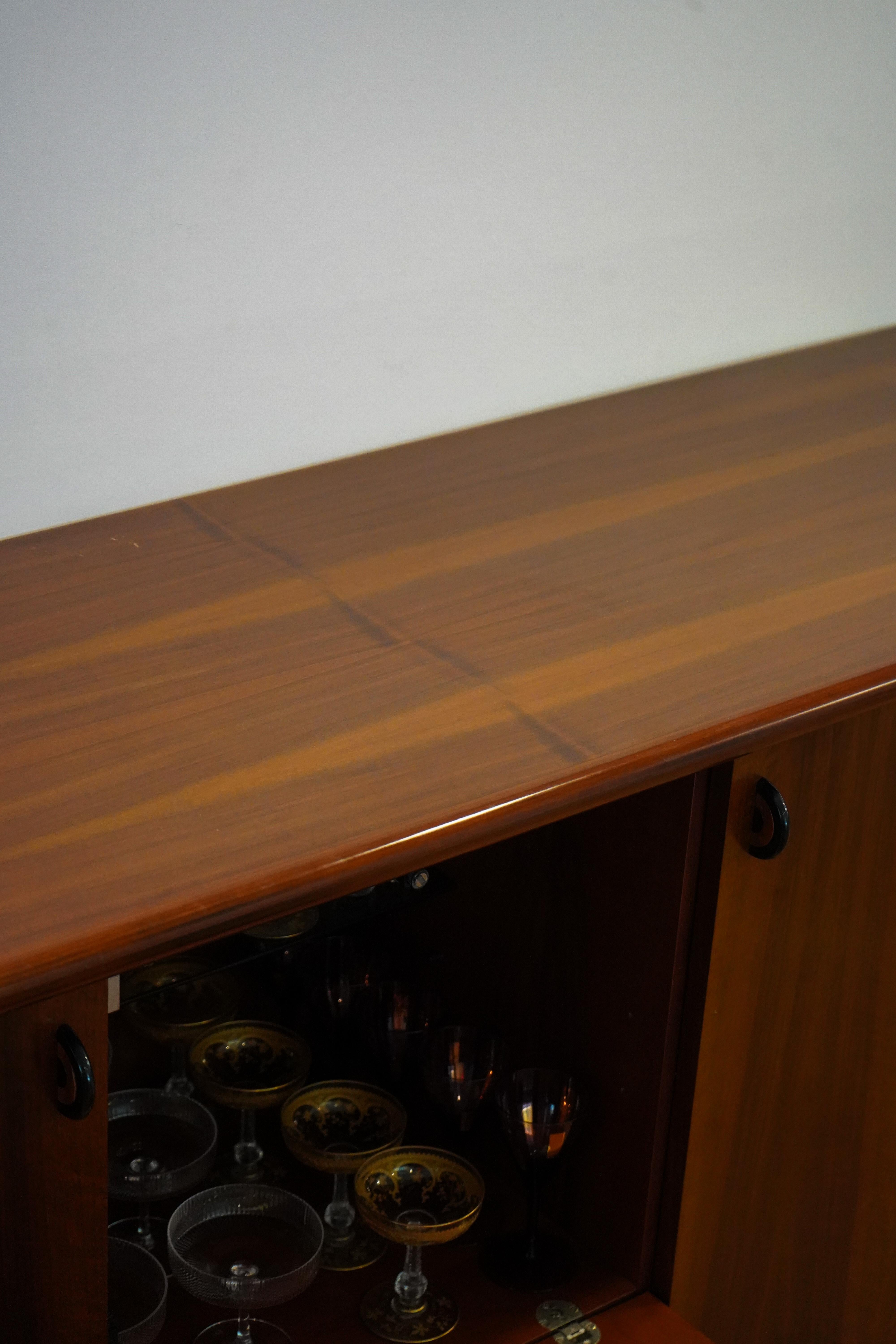 “Seven” Series Dry Bar by Luigi Saccardo for Gasparello in Italian Walnut, 1970s For Sale 3
