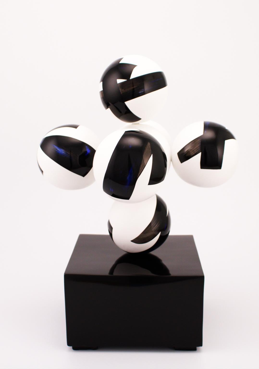 Seven Spheres Lacquered Ceramic Sculpture by Golem In Excellent Condition For Sale In Rome, Lazio