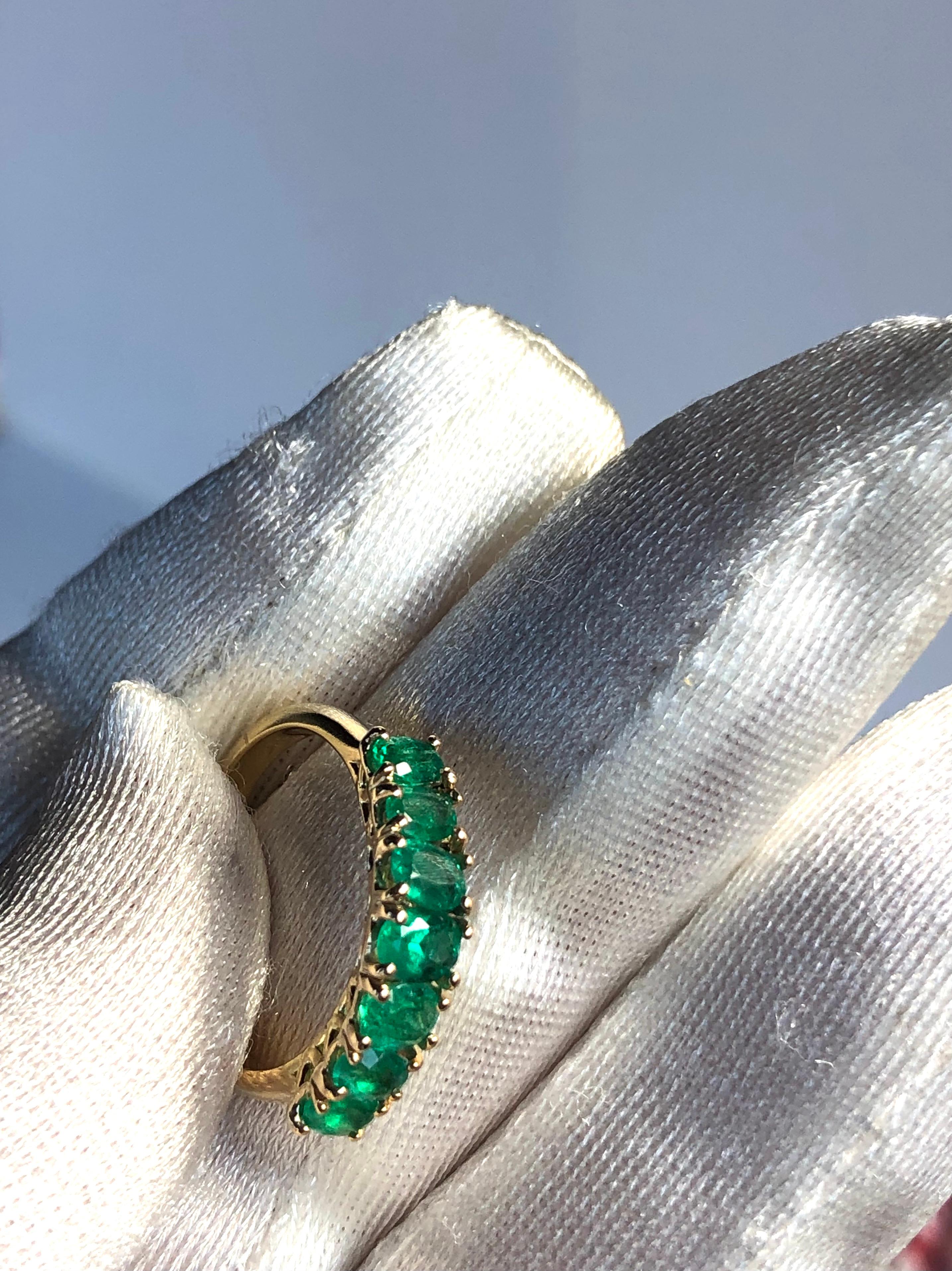 Seven Stone Colombian Natural Emerald 18 Karat Gold Ring For Sale 4