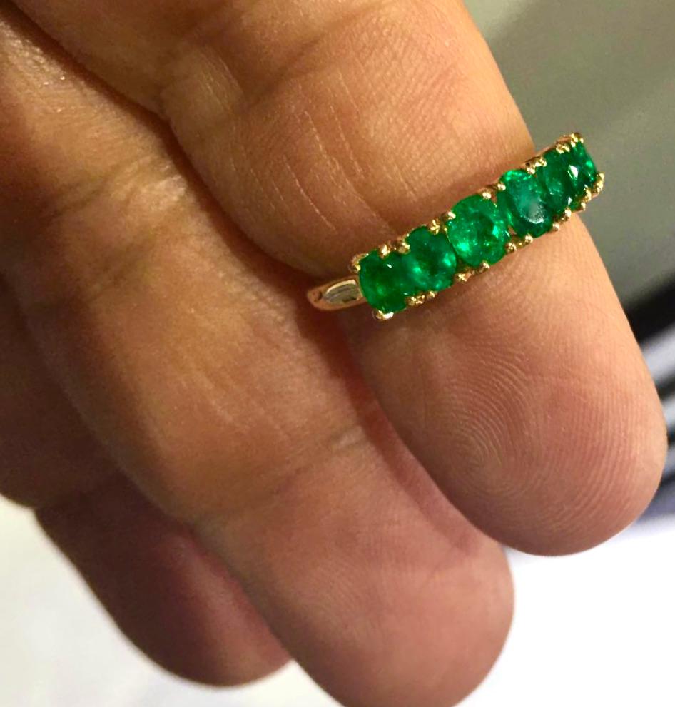 Seven Stone Colombian Natural Emerald 18 Karat Gold Ring For Sale 2