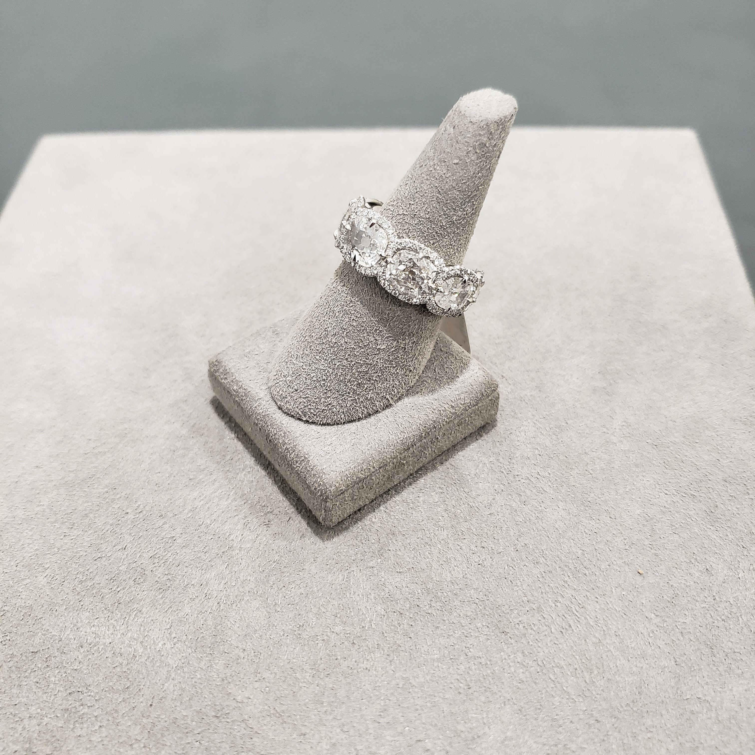 Roman Malakov Ehering mit 5,96 Karat Diamant-Halo im Kissenschliff mit sieben Steinen im Kissenschliff im Angebot 1
