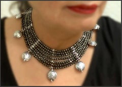 Siebenfädige Pyrit-Halskette mit Anhängern von Nouveau Boutique