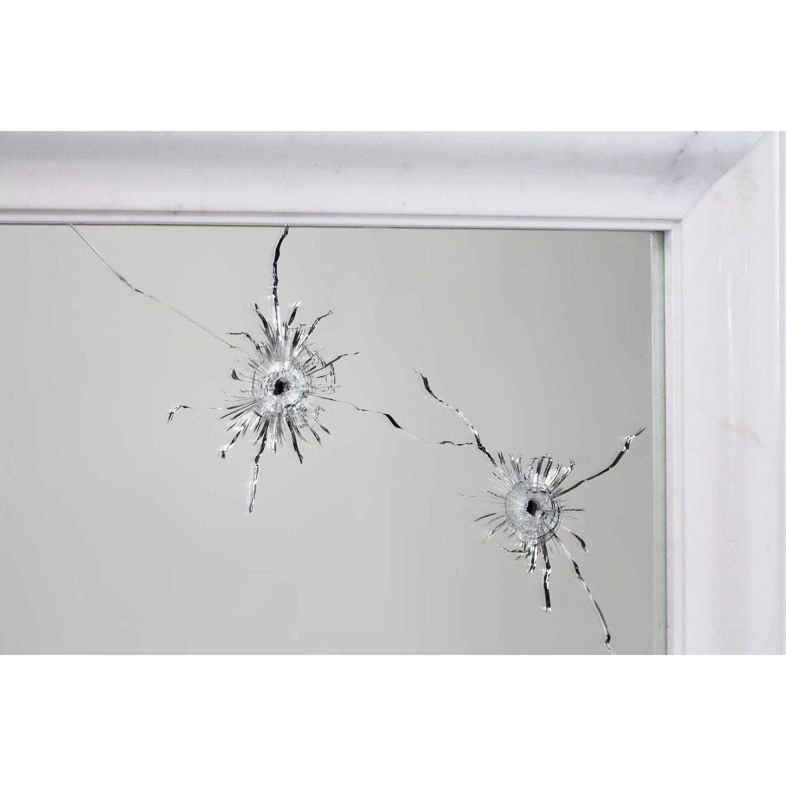 Vetro Specchio da parete quadrato Seven Years con cornice in marmo di Barberini & Gunnell in vendita
