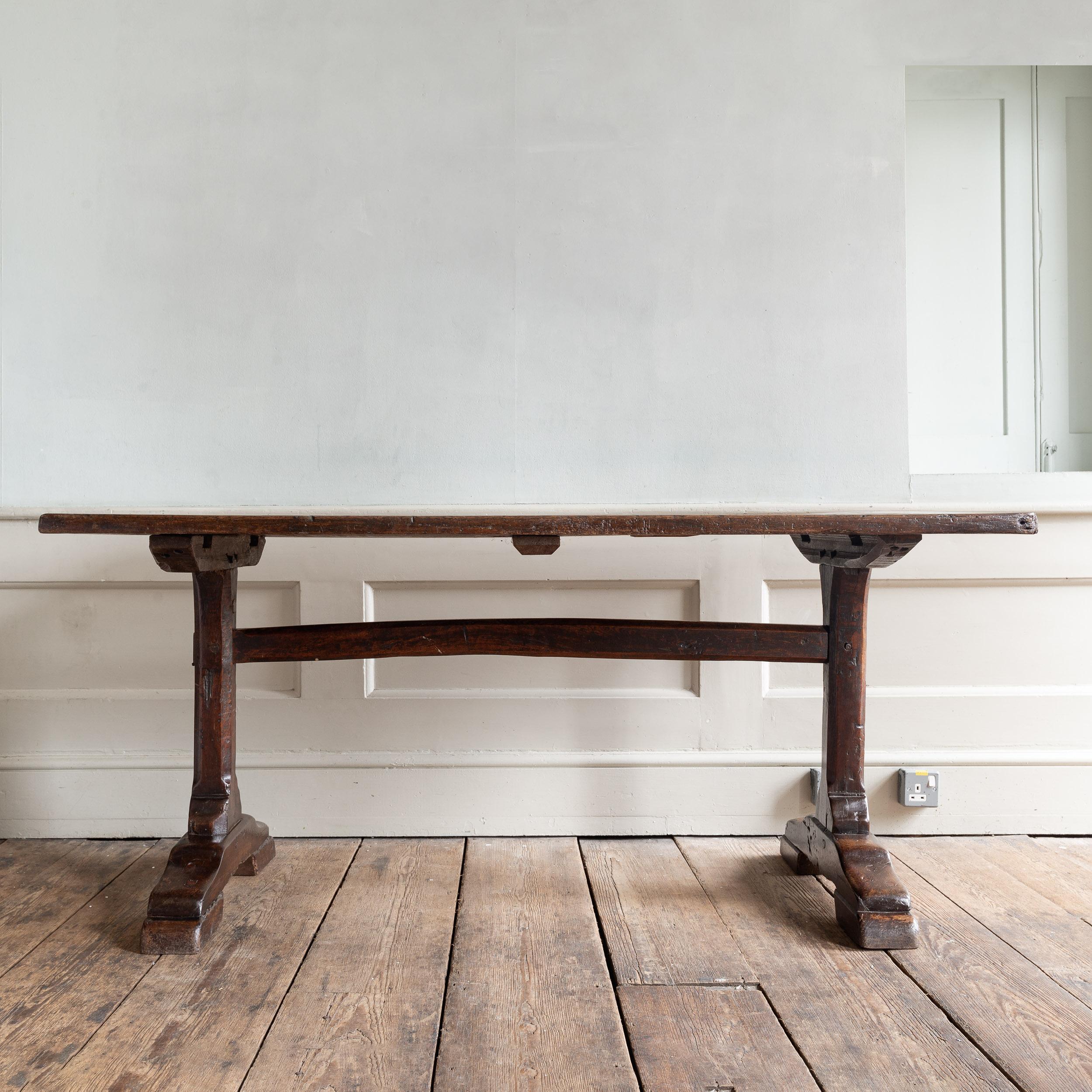 Seventeenth Century English Oak Joined Dining Table In Good Condition For Sale In London, GB