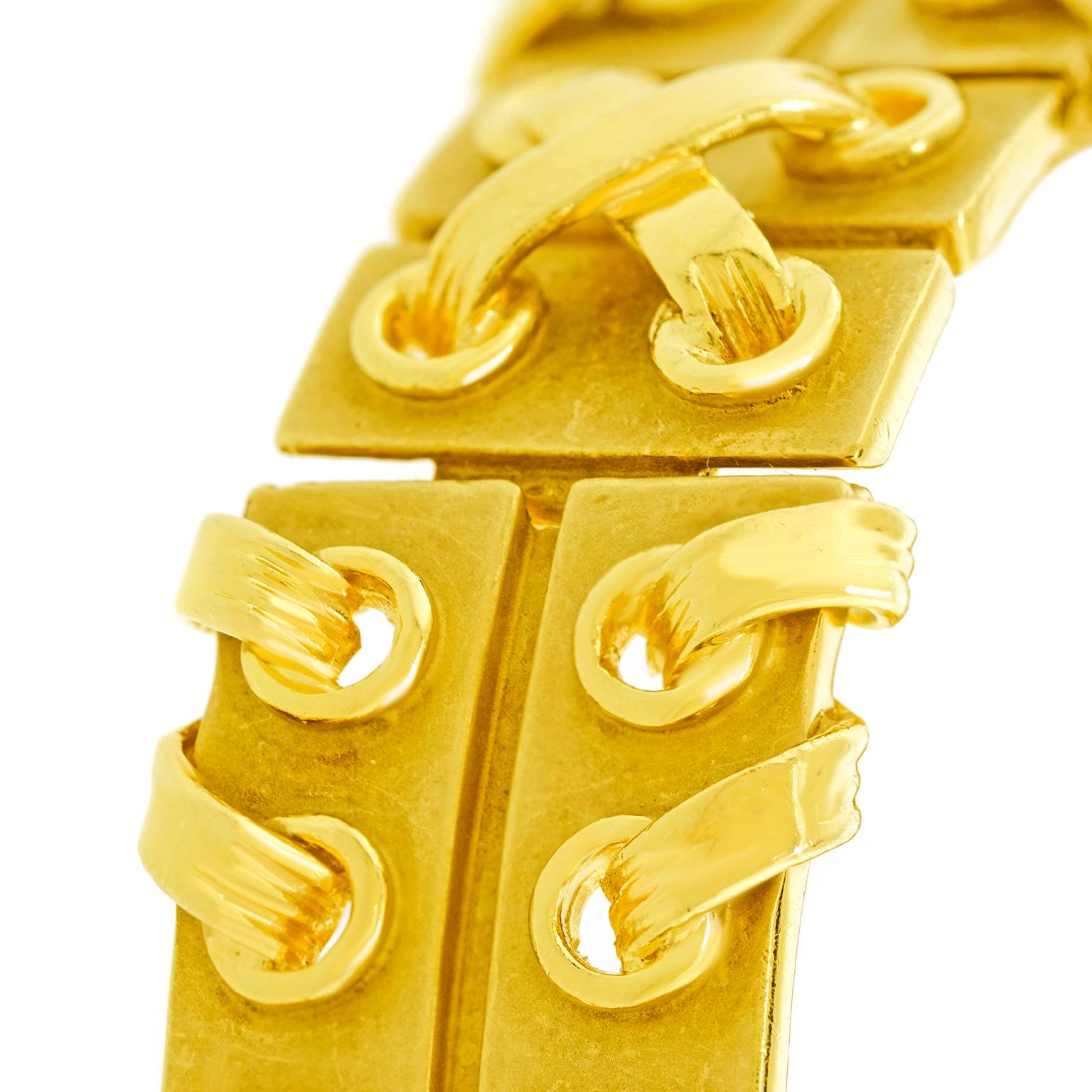 Pulsera de oro con corsé años 70 en venta 5