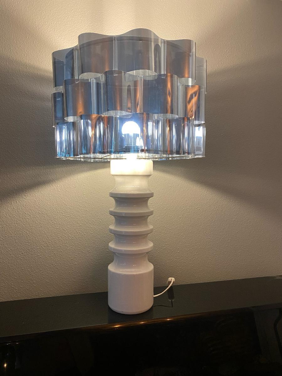 Allemand Dmler & Breiden lampe de bureau des années 70 à glaçure blanche avec nouvel abat-jour en vente