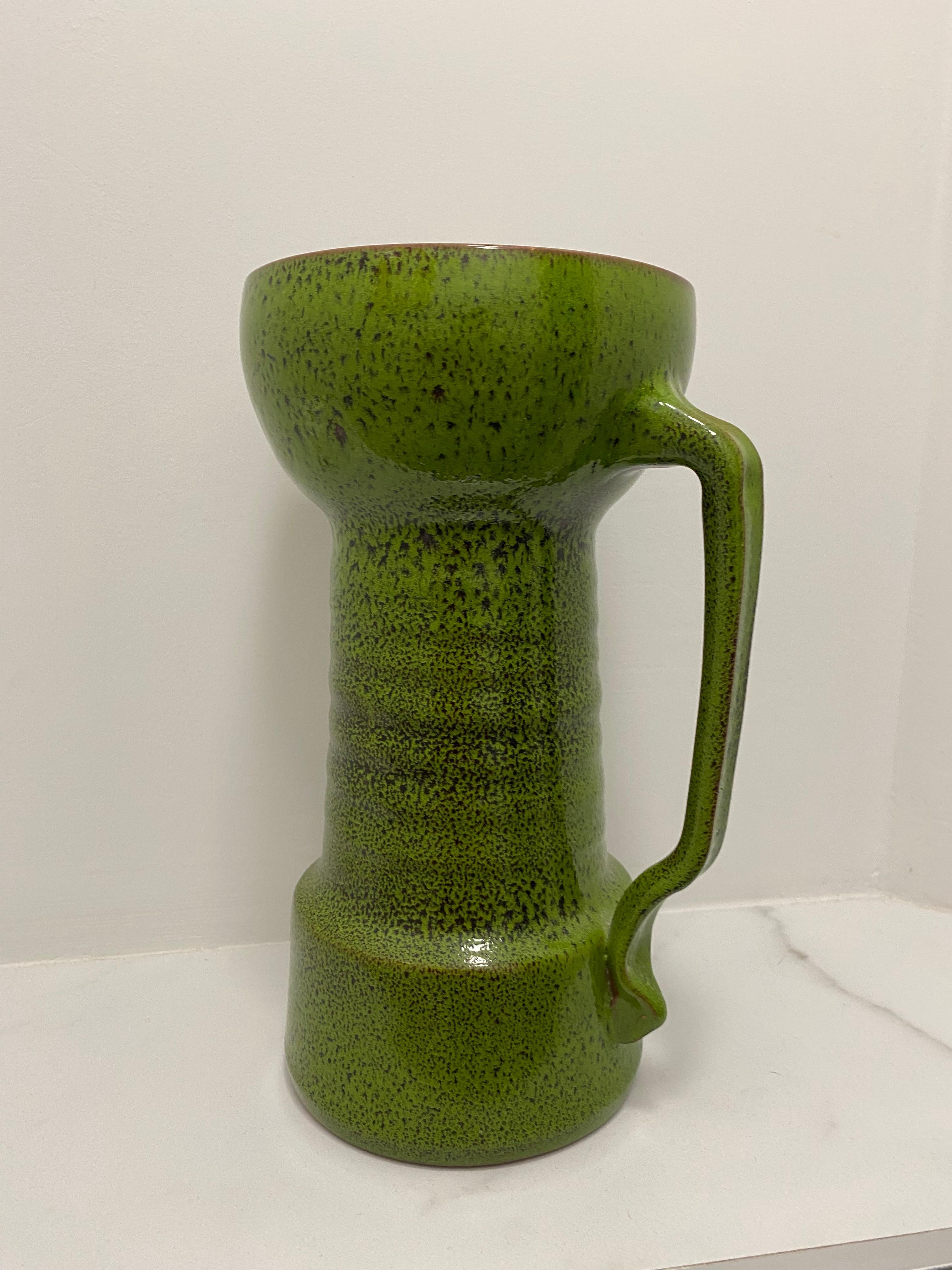 Grüne Vase oder Krug aus den Siebzigern (Space Age) im Angebot