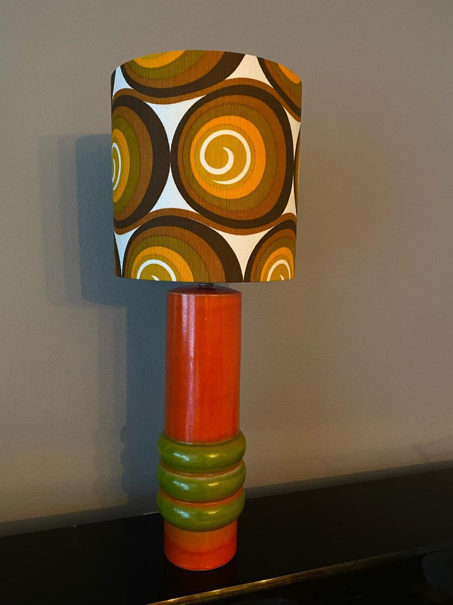 Stunning table lamp. Manufacturer unknown, but likely the company is a German one and I do think it is Jasba.
Beautiful lamp base in orange/red and green glaze with a seventies style lamp shade. Both are in a very good condition. 
The height of the