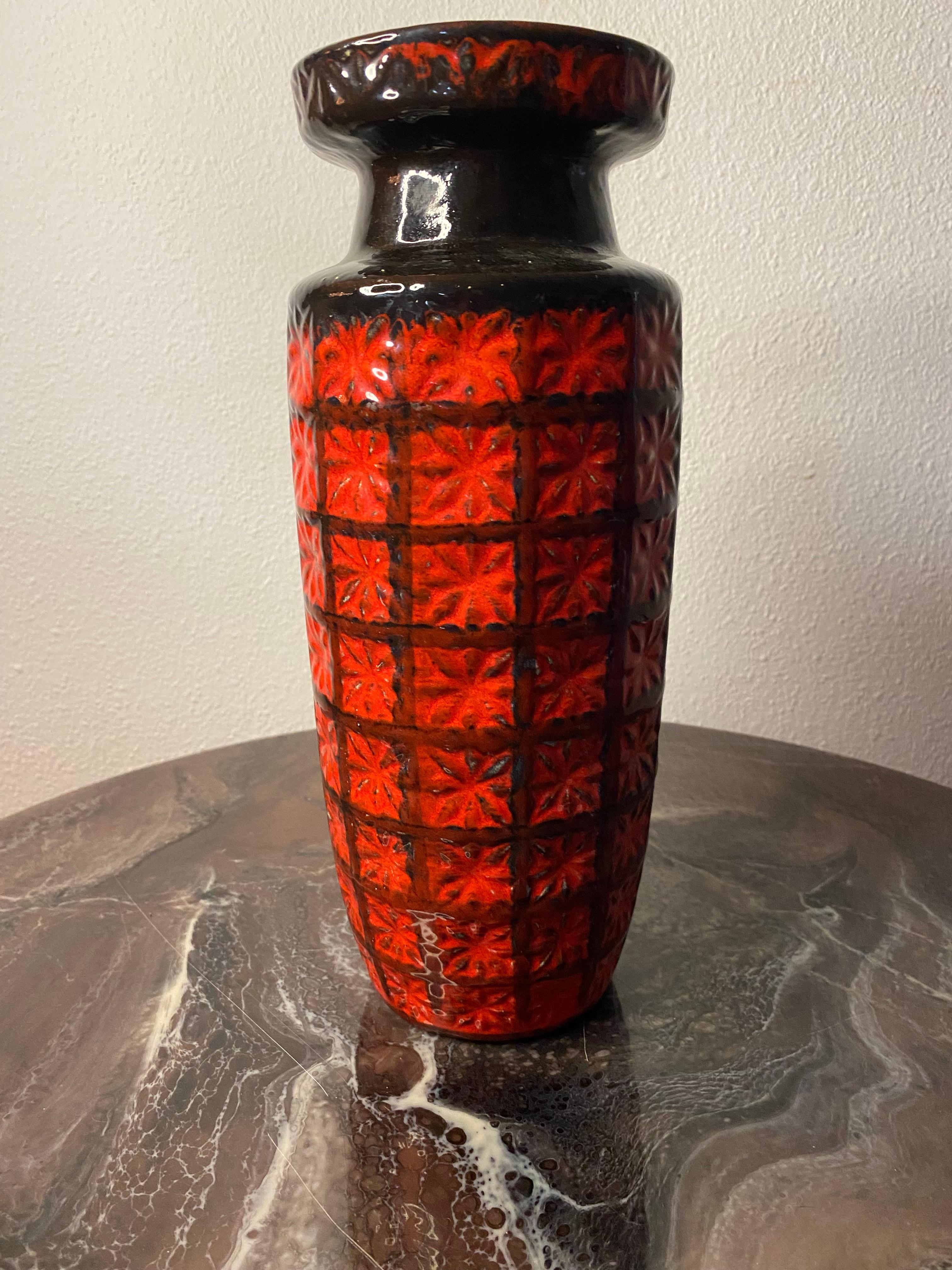 Siebziger Jahre Vase (Dekor Prisma) von Scheurich Keramik (Moderne der Mitte des Jahrhunderts) im Angebot
