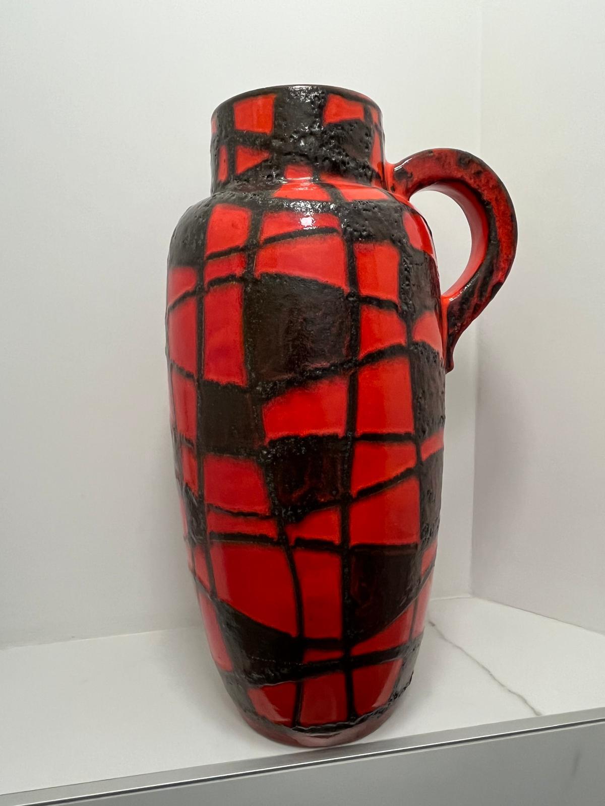 Seventies Vase “Spider web” made by Scheurich Keramik Germany In Good Condition For Sale In Waddinxveen, ZH