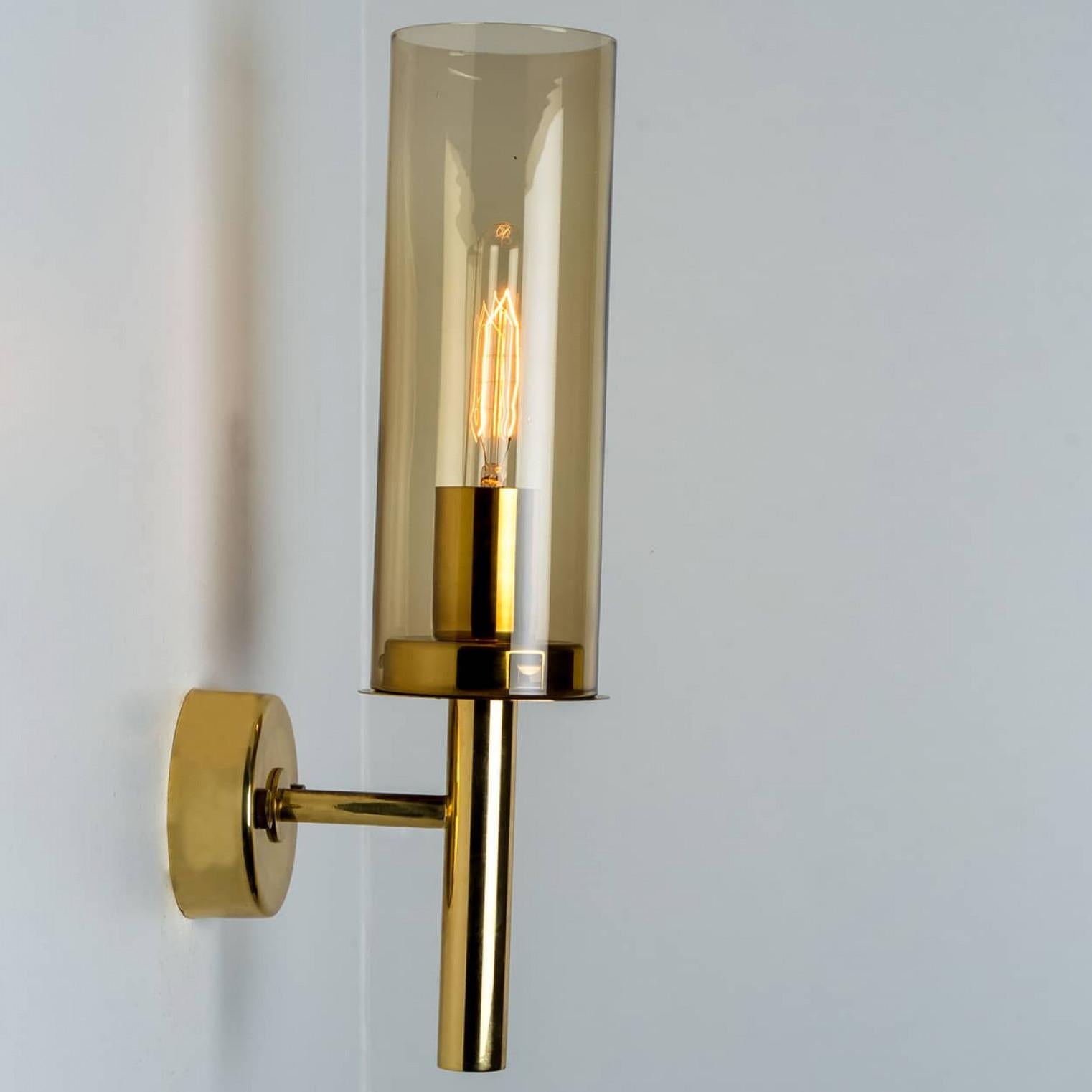 Varios apliques de latón y cristal, Hans Agne Jakobsson, 1960 en venta 2
