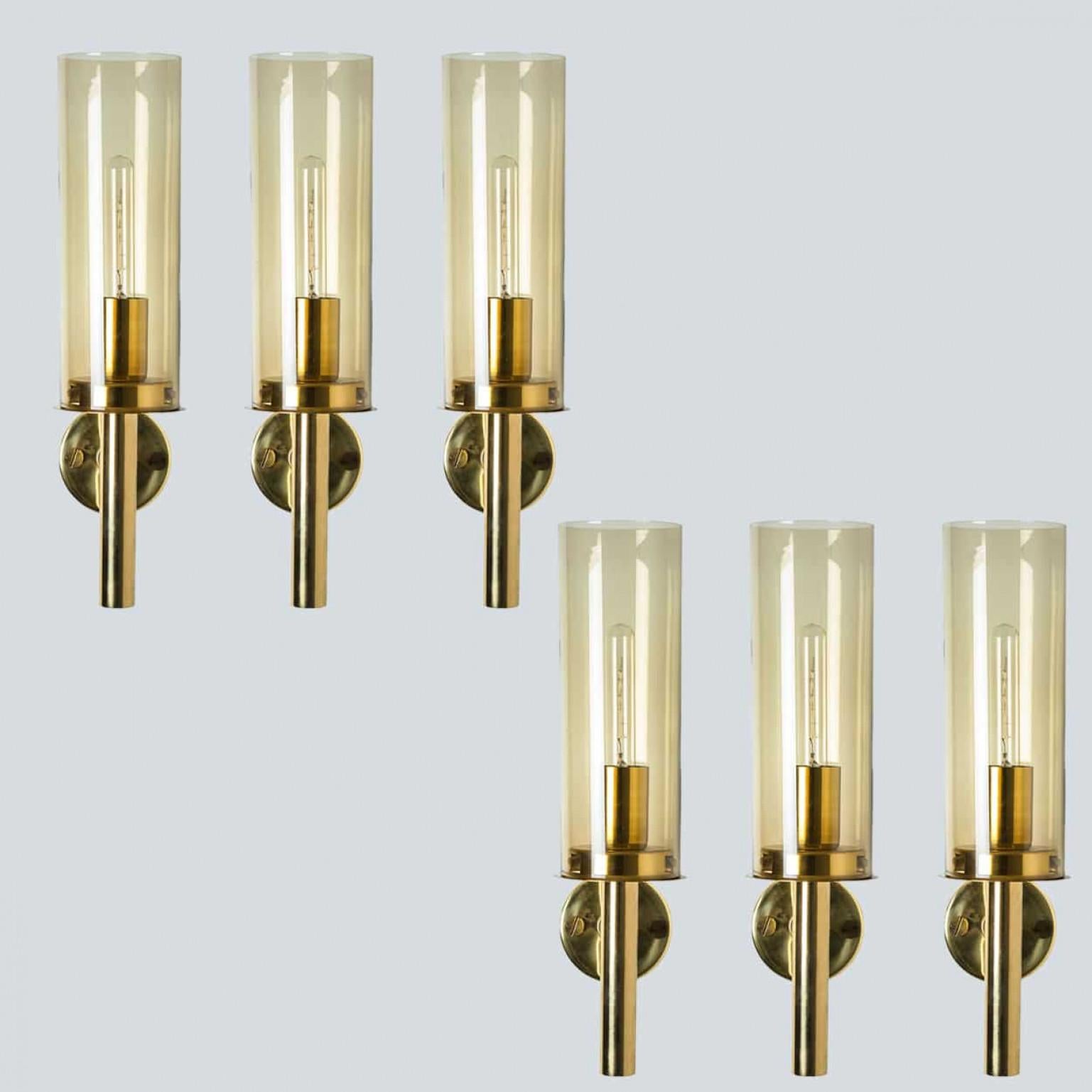 Varios apliques de latón y cristal, Hans Agne Jakobsson, 1960 Escandinavo moderno en venta