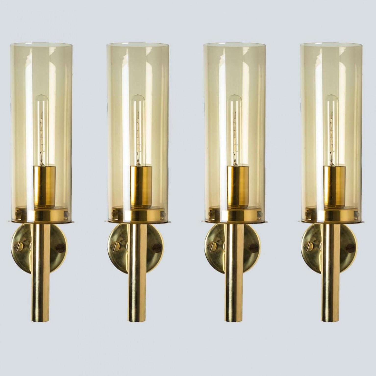 Varios apliques de latón y cristal, Hans Agne Jakobsson, 1960 Sueco en venta