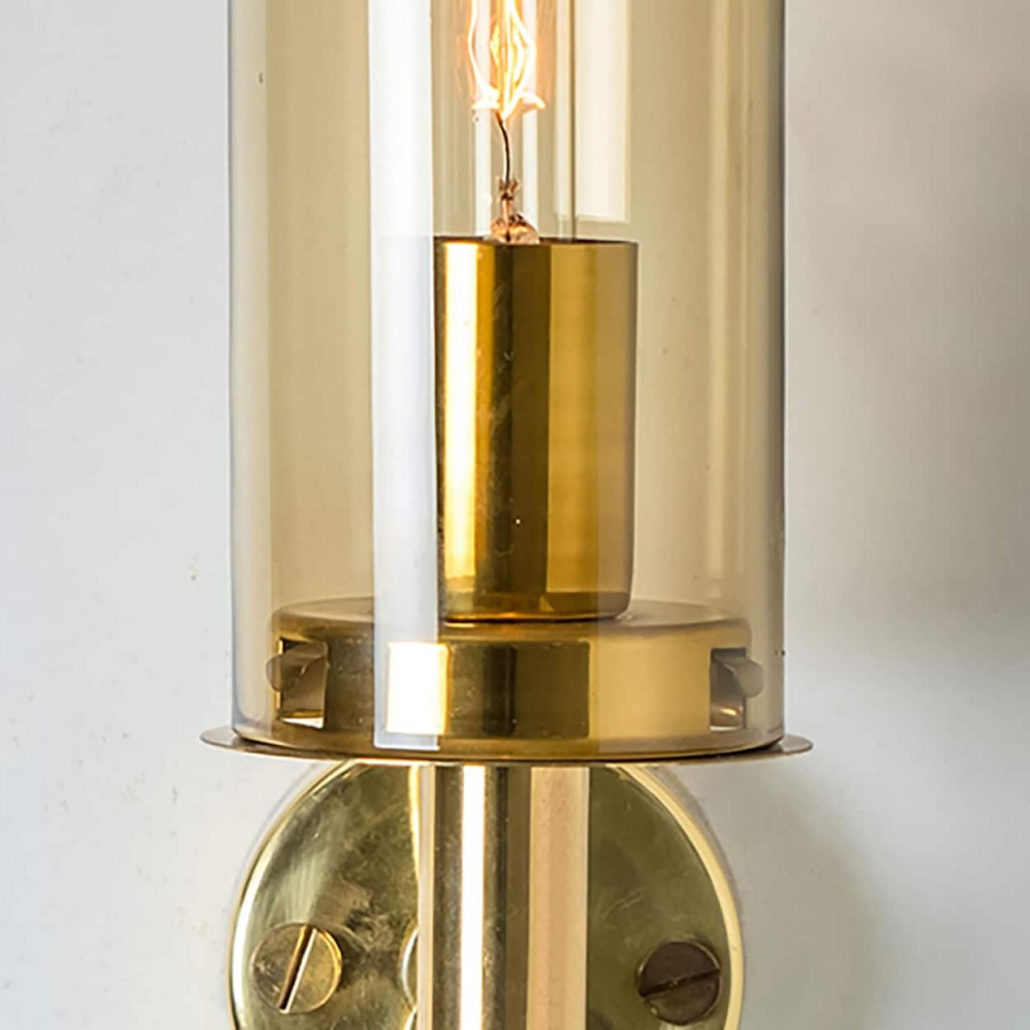 Varios apliques de latón y cristal, Hans Agne Jakobsson, 1960 Otro en venta