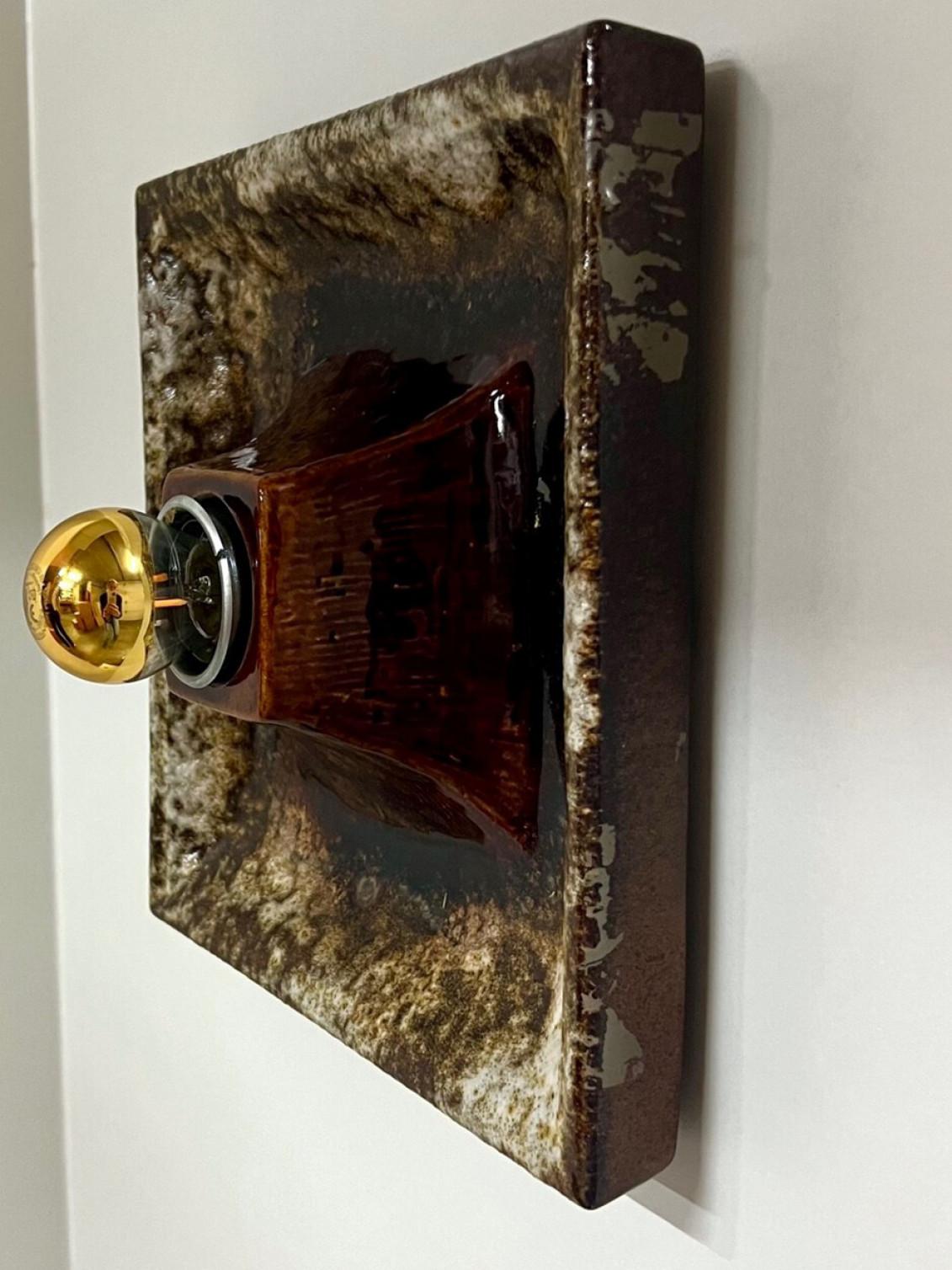Plusieurs lampes murales mixtes en céramique émaillée dans les tons Brown, 1970 en vente 11