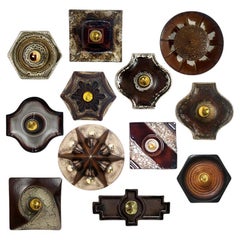 Plusieurs lampes murales mixtes en céramique émaillée dans les tons Brown, 1970