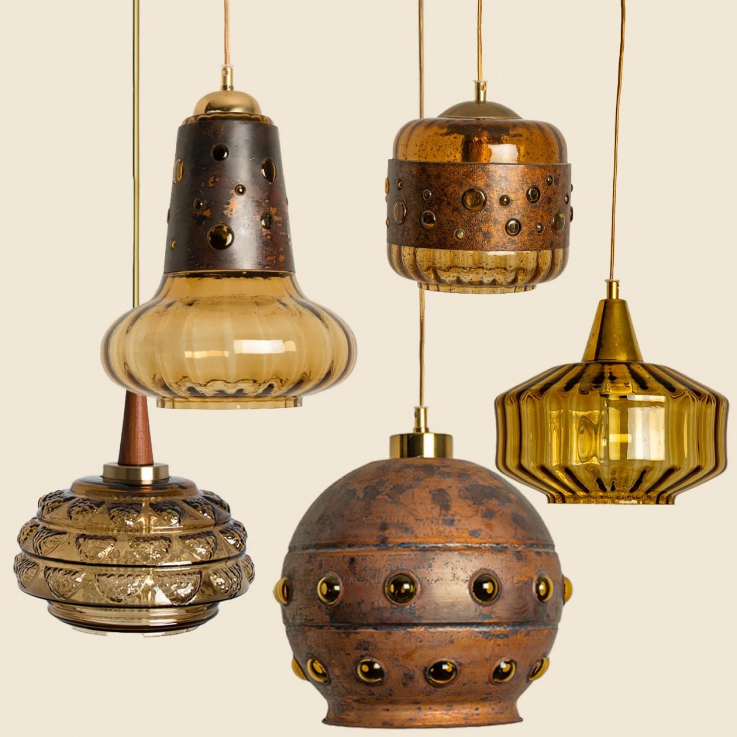 Diverse lampade a sospensione brutaliste in vetro e rame nello stile di Nanny Still, 1960 in vendita 2