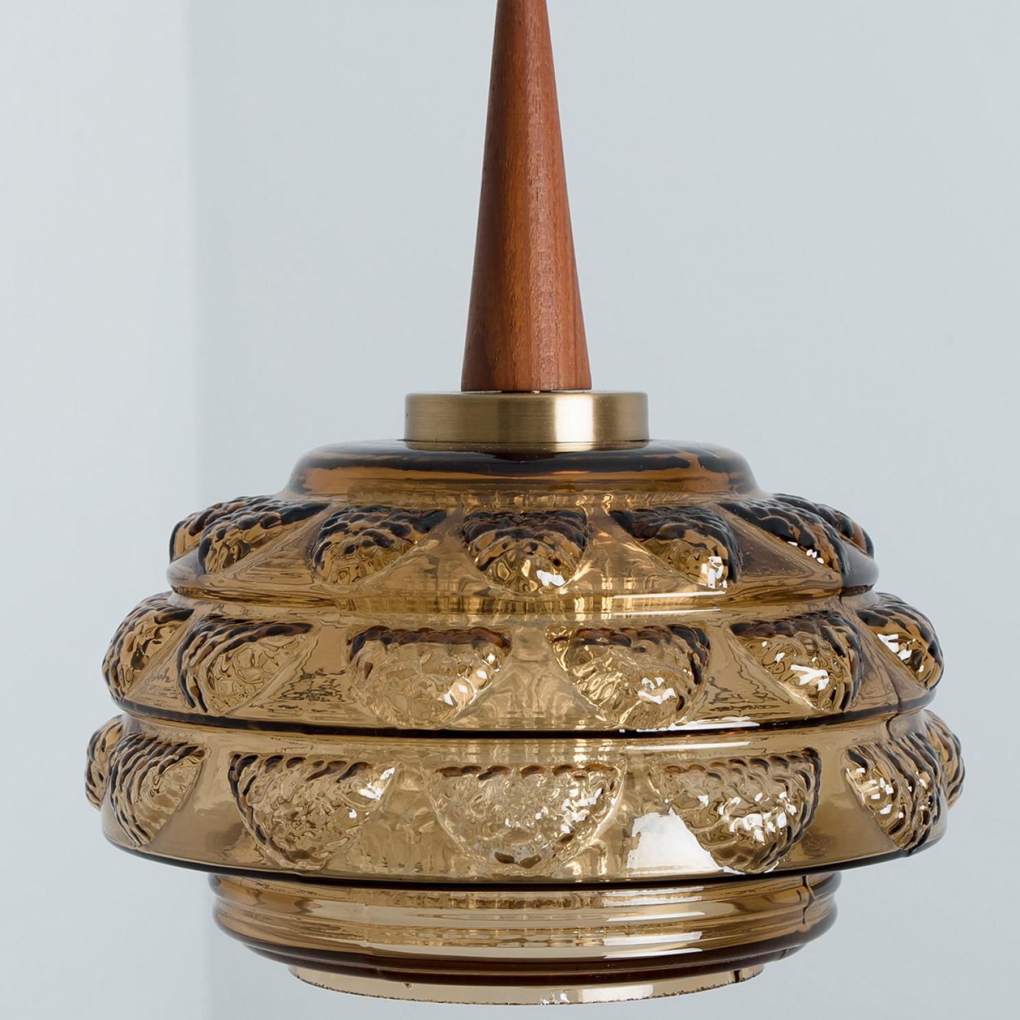 Diverse lampade a sospensione brutaliste in vetro e rame nello stile di Nanny Still, 1960 In condizioni buone in vendita a Rijssen, NL