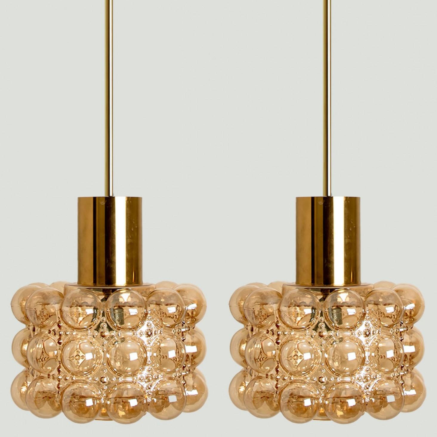 Varias lámparas colgantes de vidrio burbuja de Helena Tynell, 1960 en venta 3