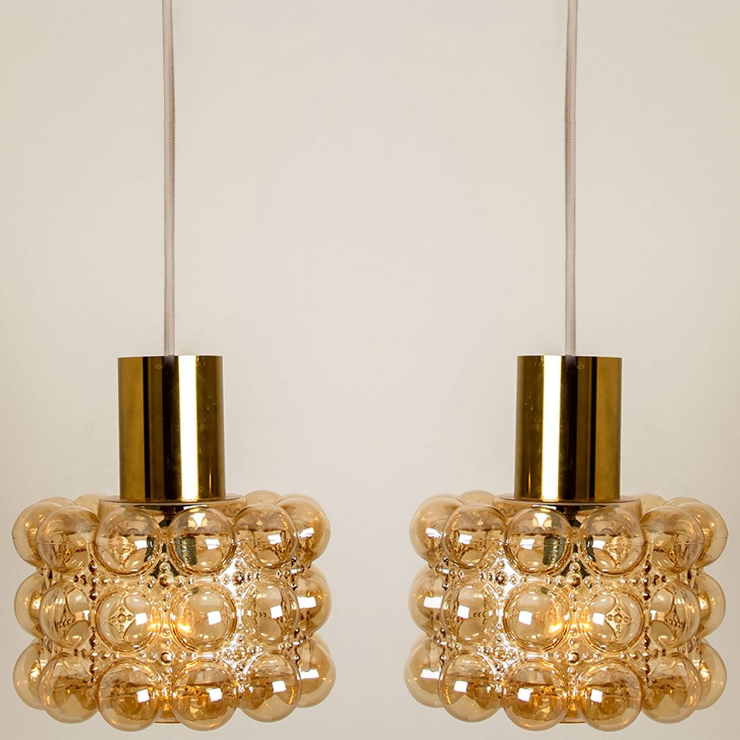 Varias lámparas colgantes de vidrio burbuja de Helena Tynell, 1960 en venta 5