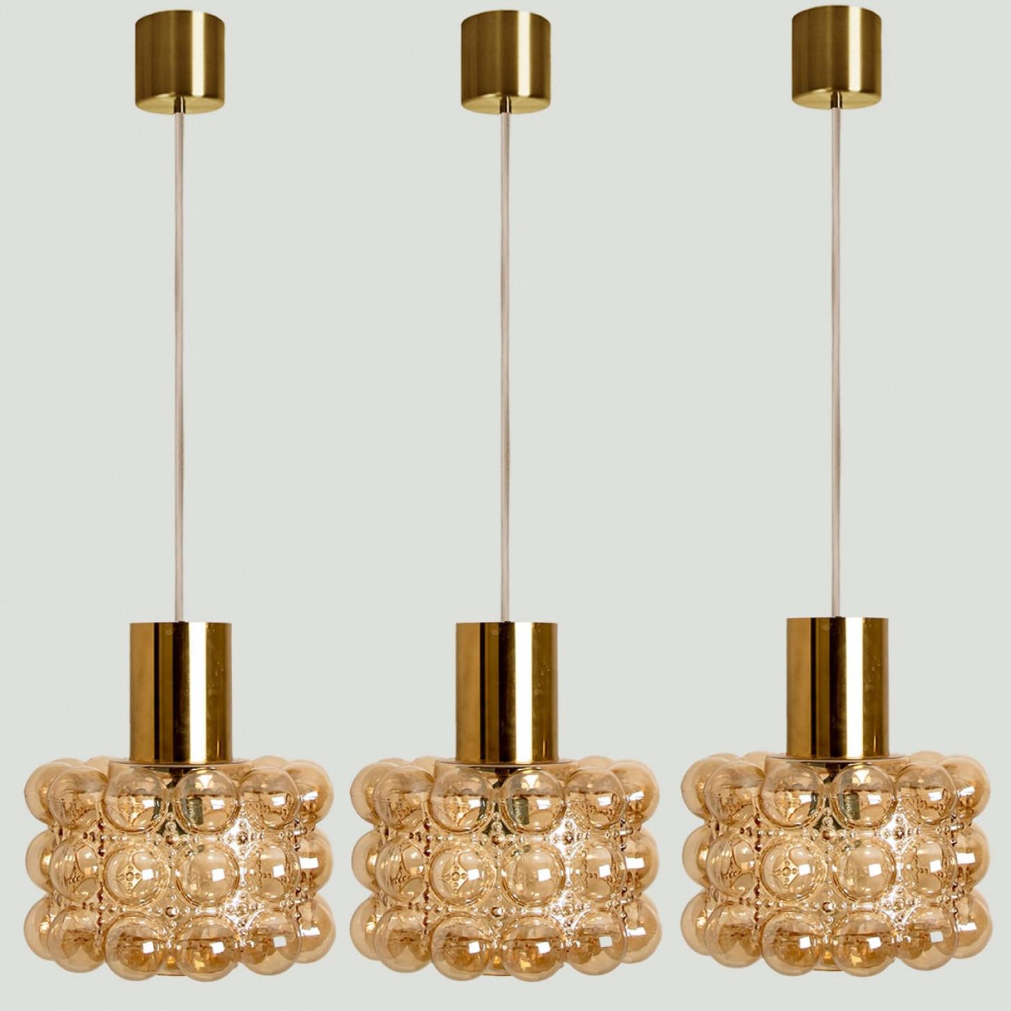 Varias lámparas colgantes de vidrio burbuja de Helena Tynell, 1960 Moderno de mediados de siglo en venta