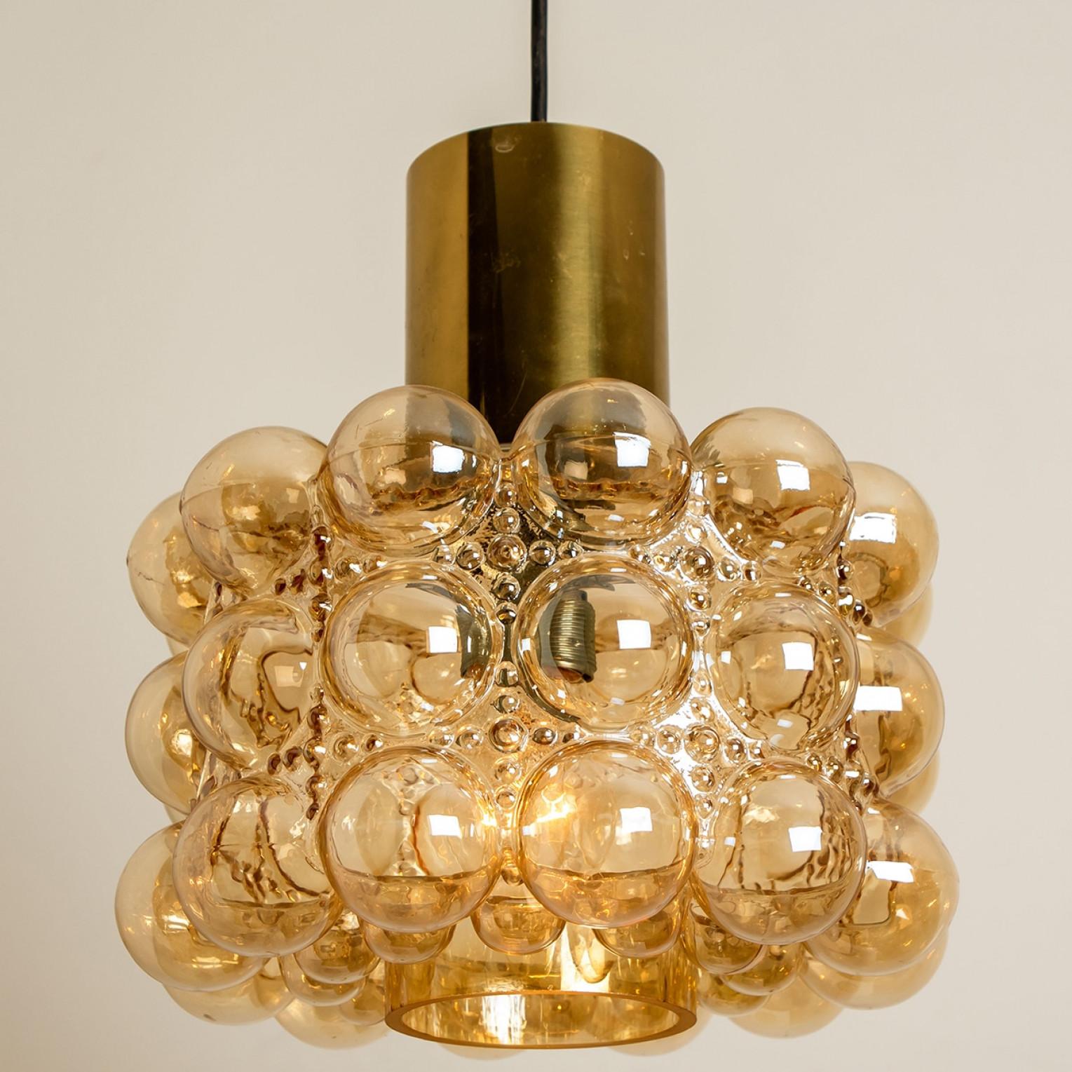 Varias lámparas colgantes de vidrio burbuja de Helena Tynell, 1960 mediados del siglo XVII en venta