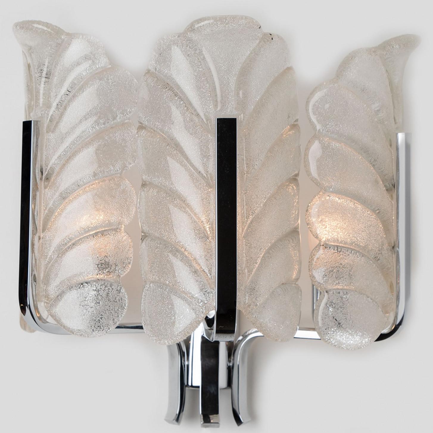 Autre Plusieurs lampes murales en chrome à feuilles de verre Carl Fagerlund par Orrefors, 1960s en vente