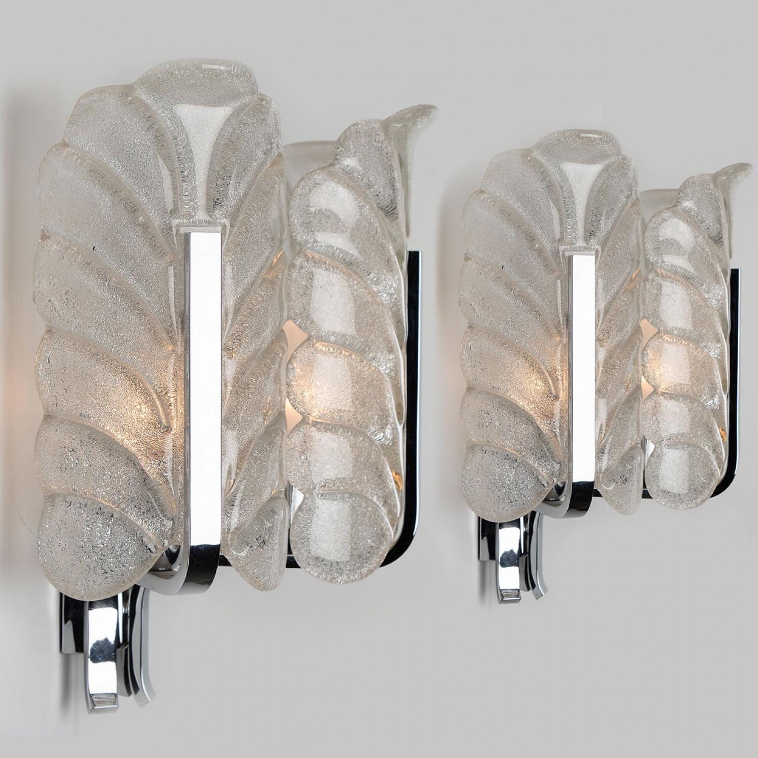 20ième siècle Plusieurs lampes murales en chrome à feuilles de verre Carl Fagerlund par Orrefors, 1960s en vente