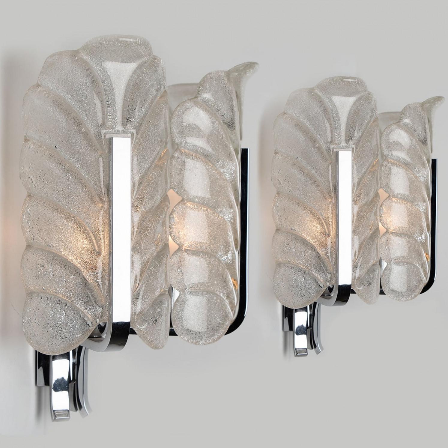 XX secolo Diverse lampade da parete cromate con foglie di vetro di Carl Fagerlund di Orrefors, anni '60 in vendita