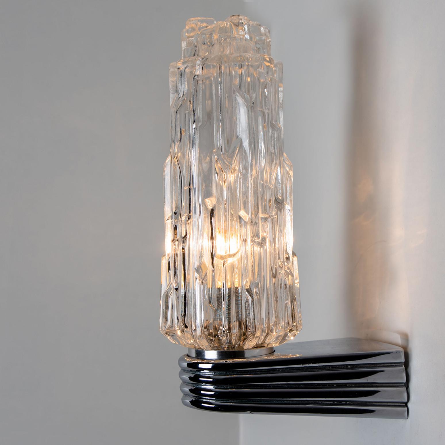 Clear glass light with a chrome base, the glass is textured and tapered from the top, all the way down to the base. A wonderful shape. Real statement pieces.

Dimensions:
Height: 9.84
